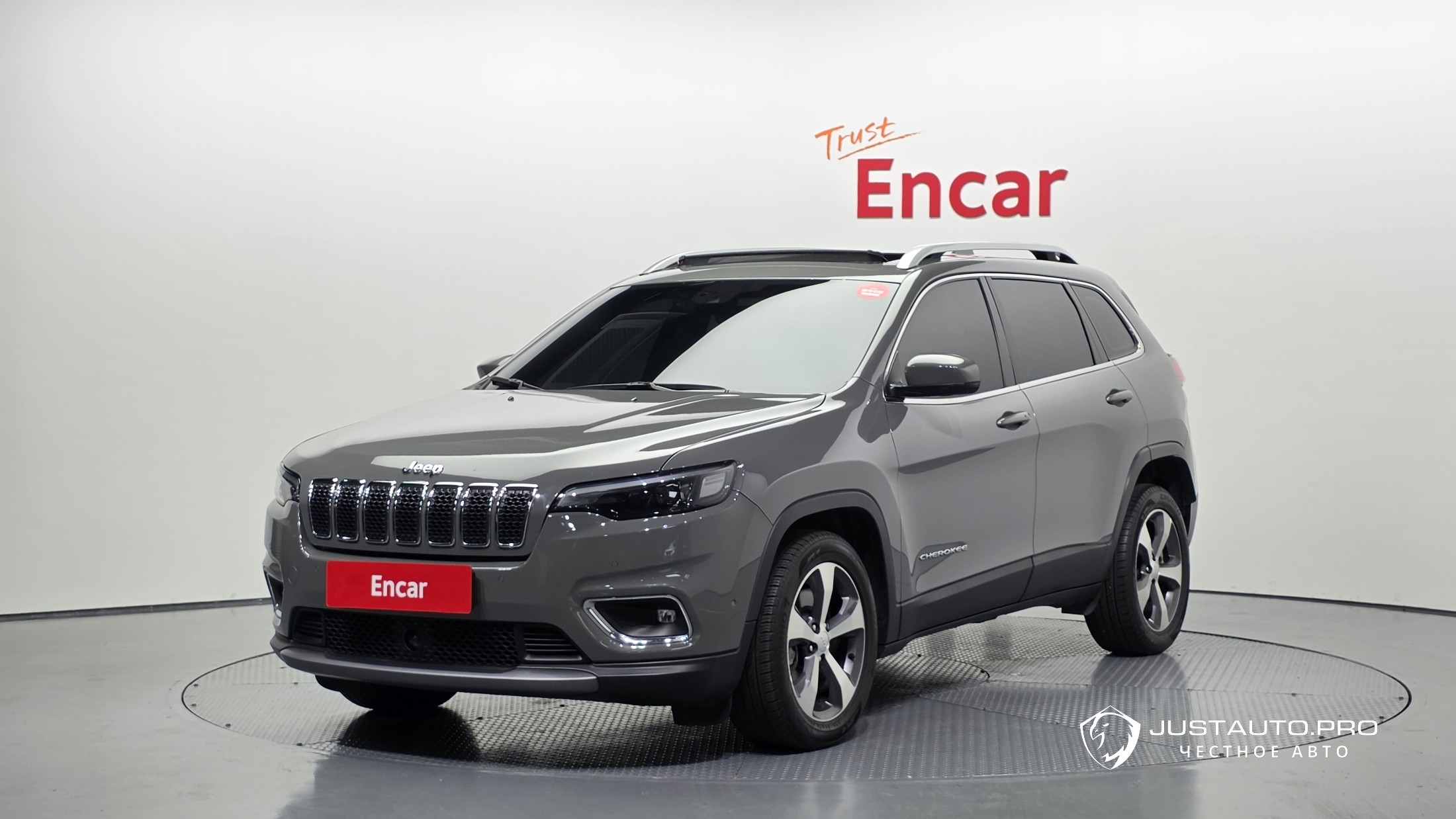 Автомобиль Jeep Cherokee