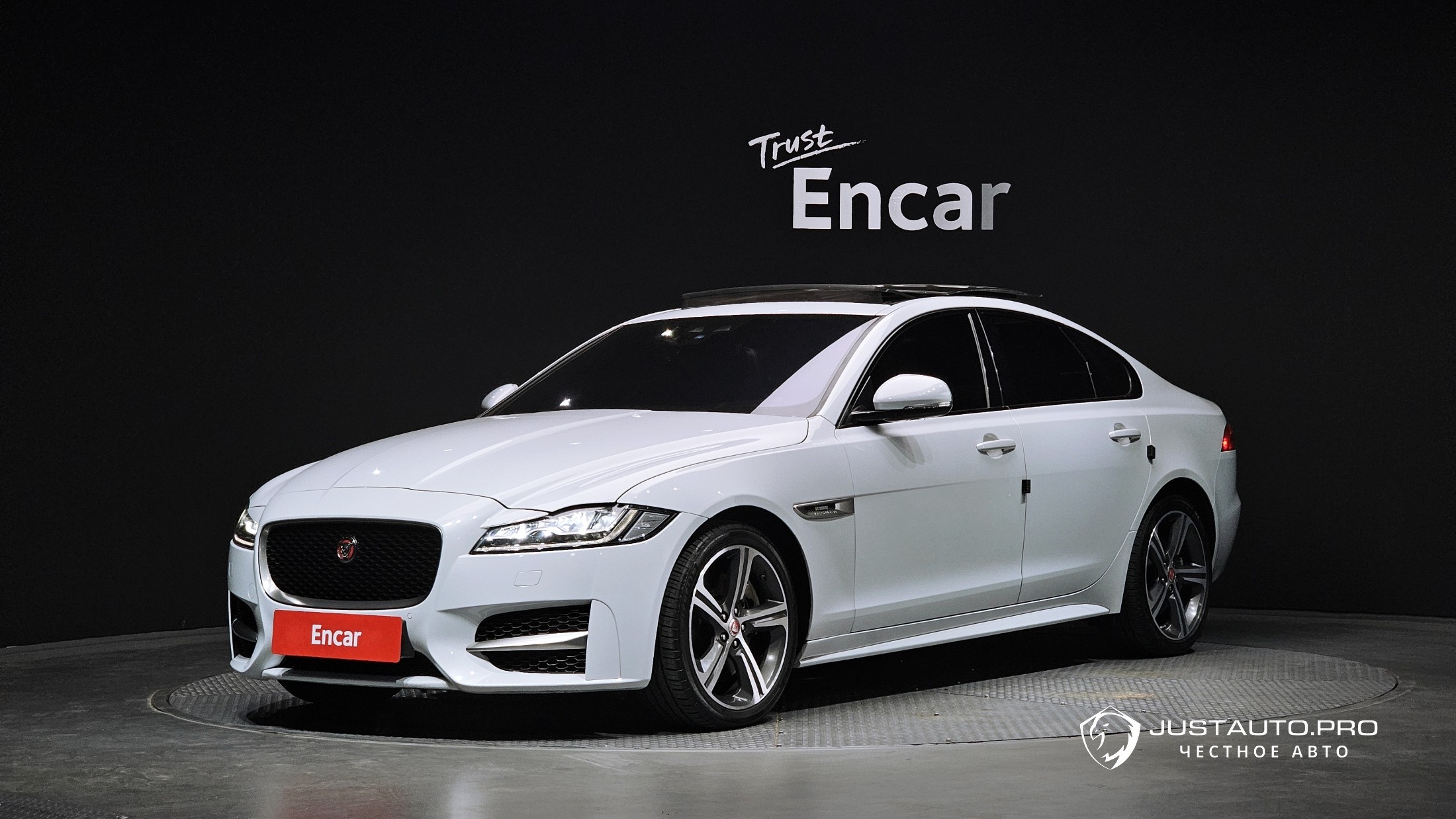 Автомобиль Jaguar XF