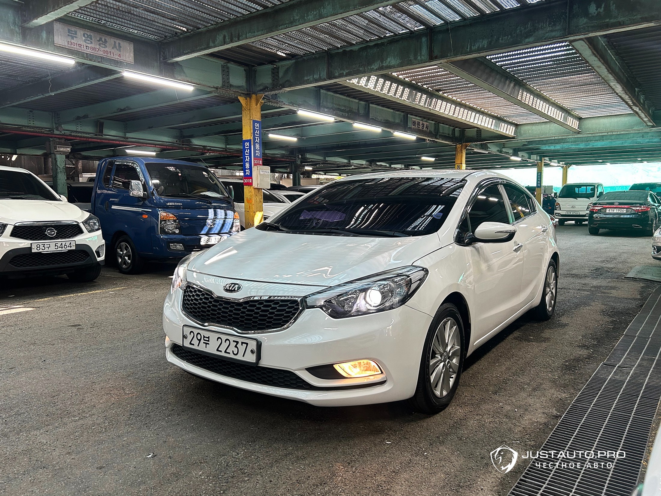 Автомобиль Kia K3
