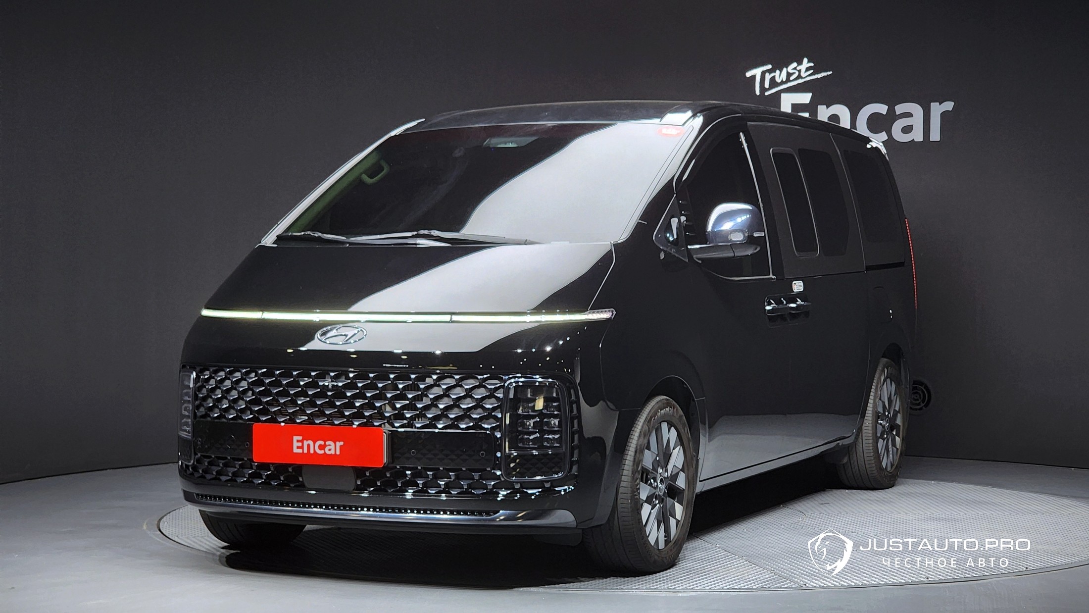 Автомобиль Hyundai Staria