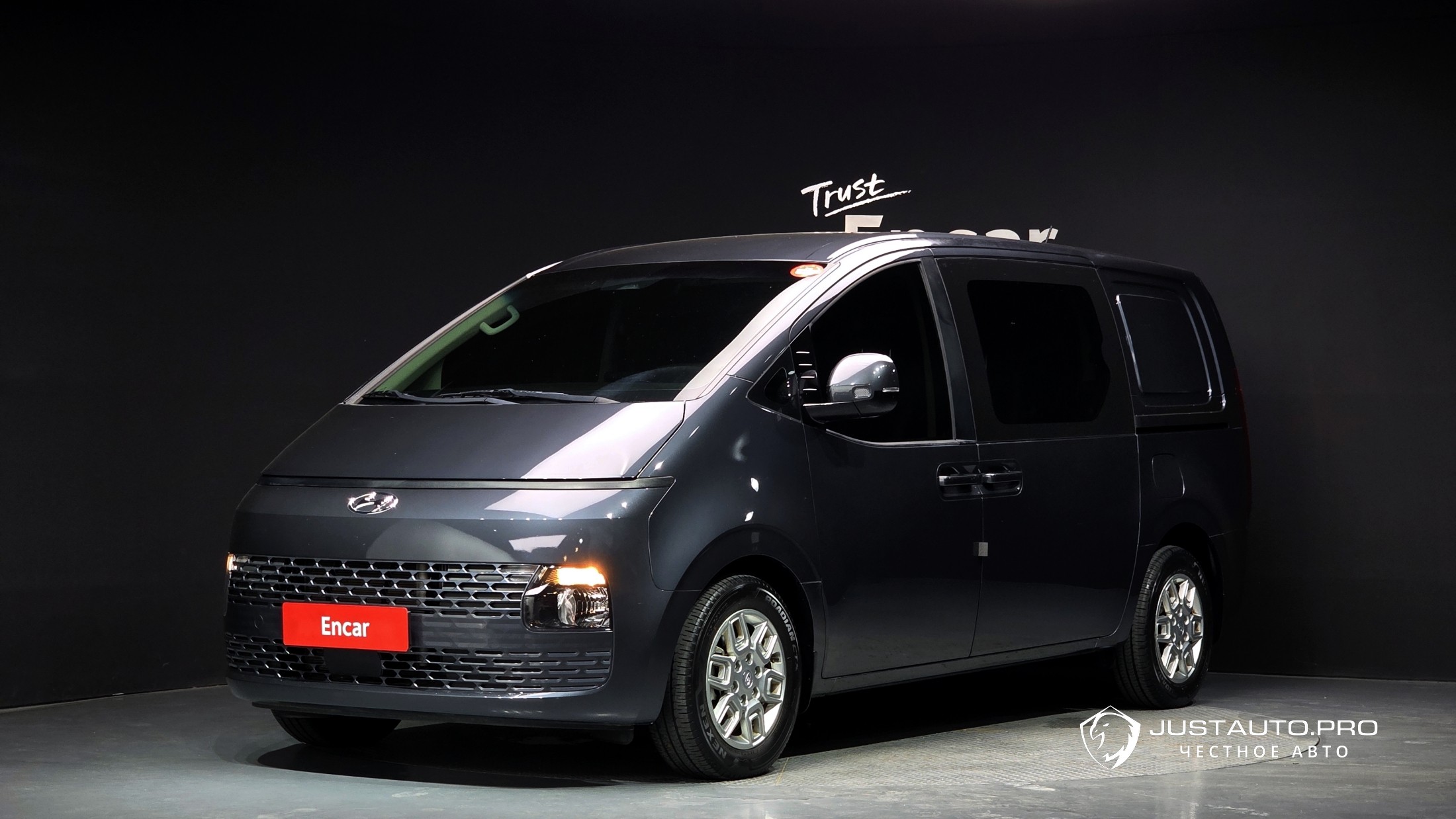 Автомобиль Hyundai Staria