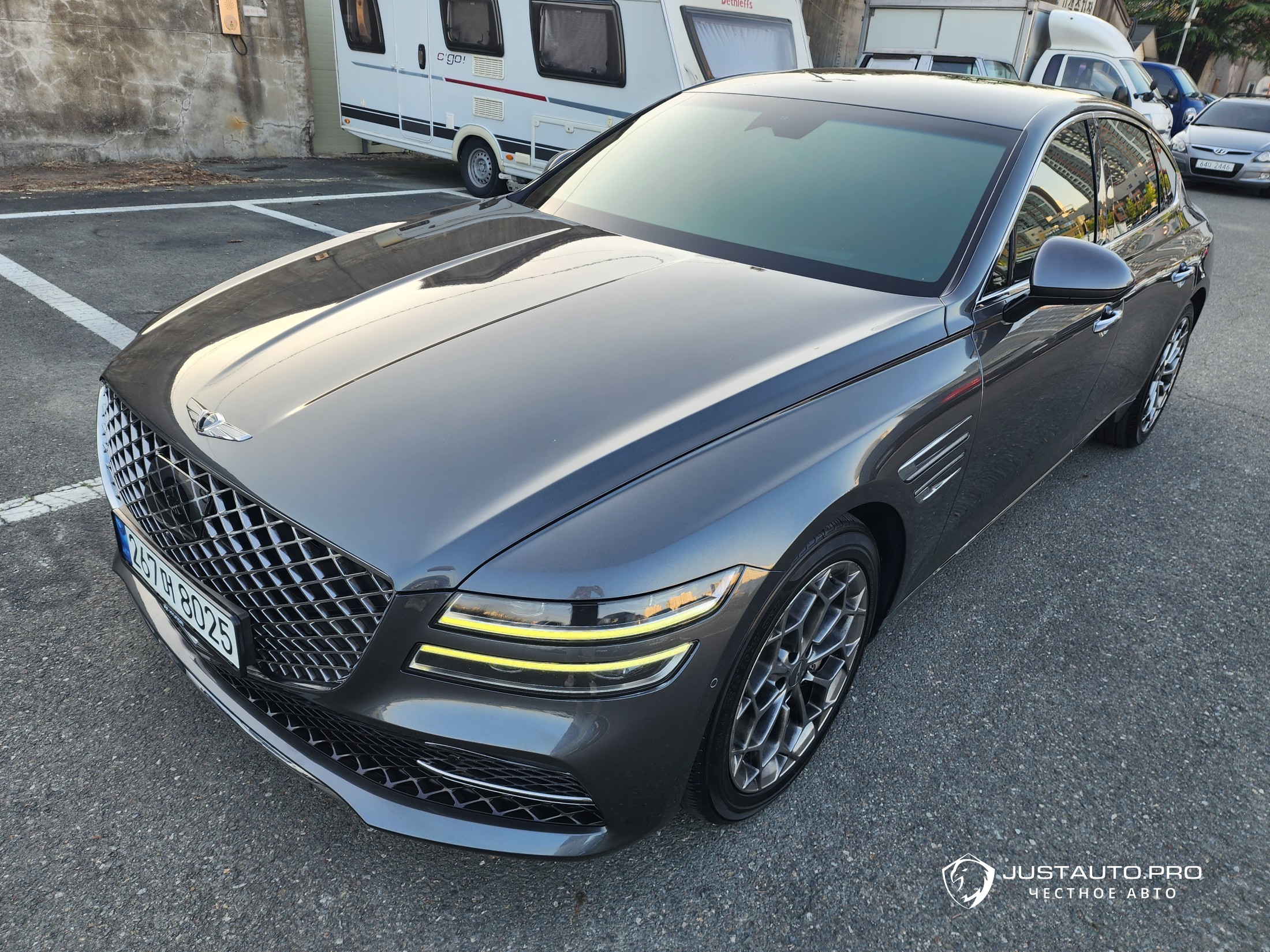 Автомобиль Genesis G80
