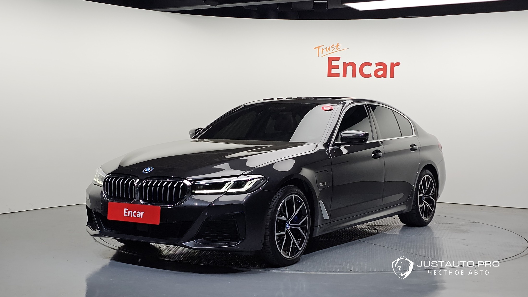 Автомобиль BMW 5-Series