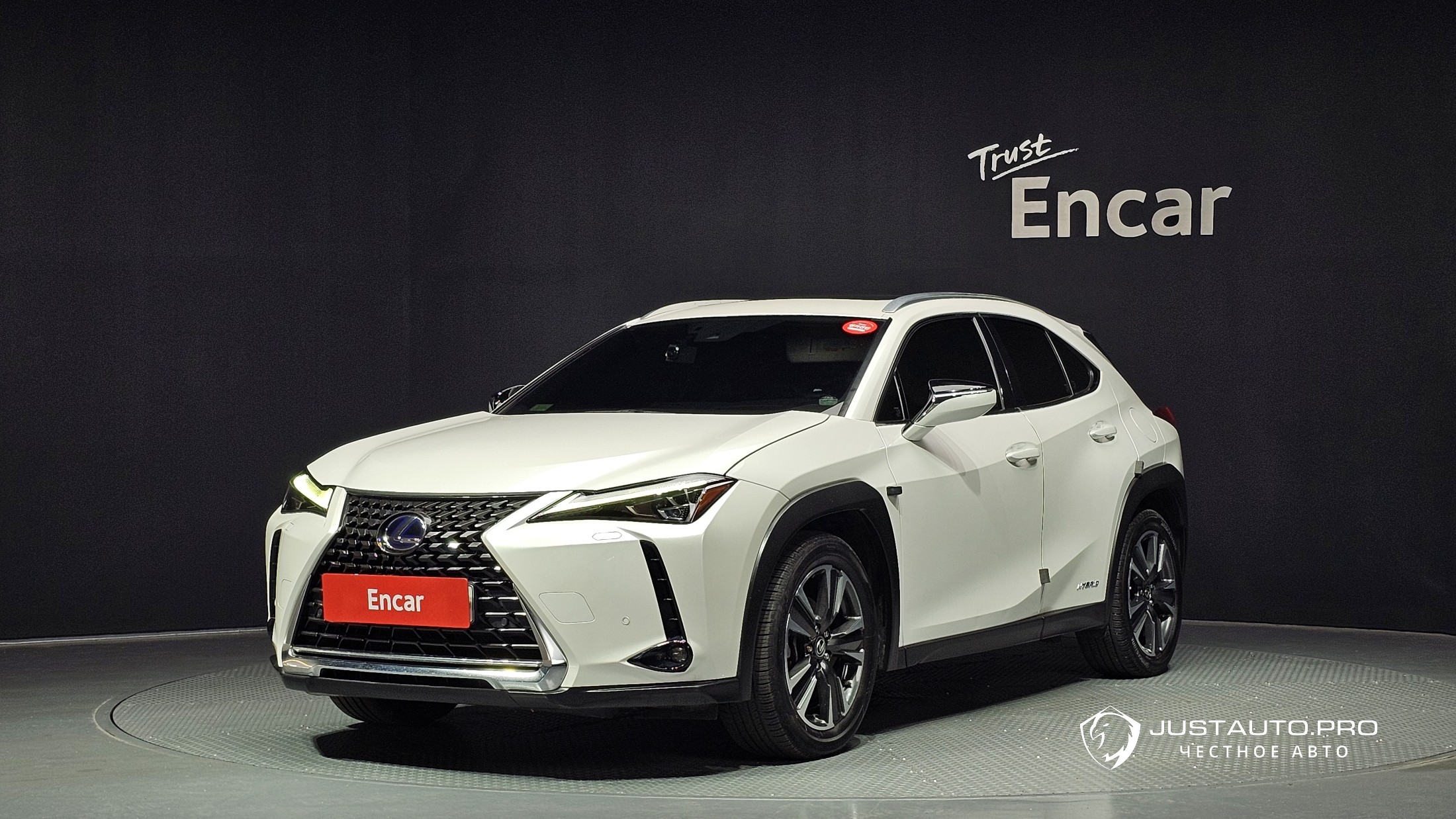 Автомобиль Lexus UX