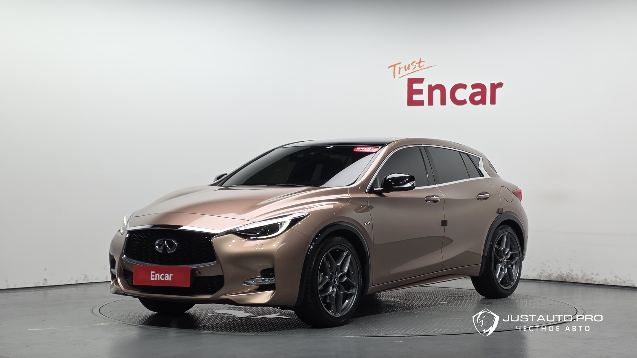Автомобиль Infiniti Q30
