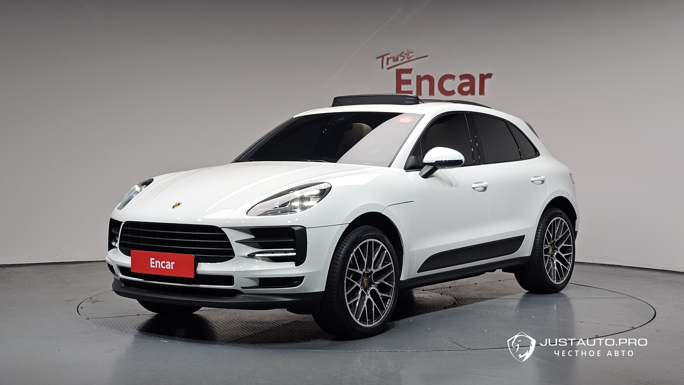 Автомобиль Porsche Macan