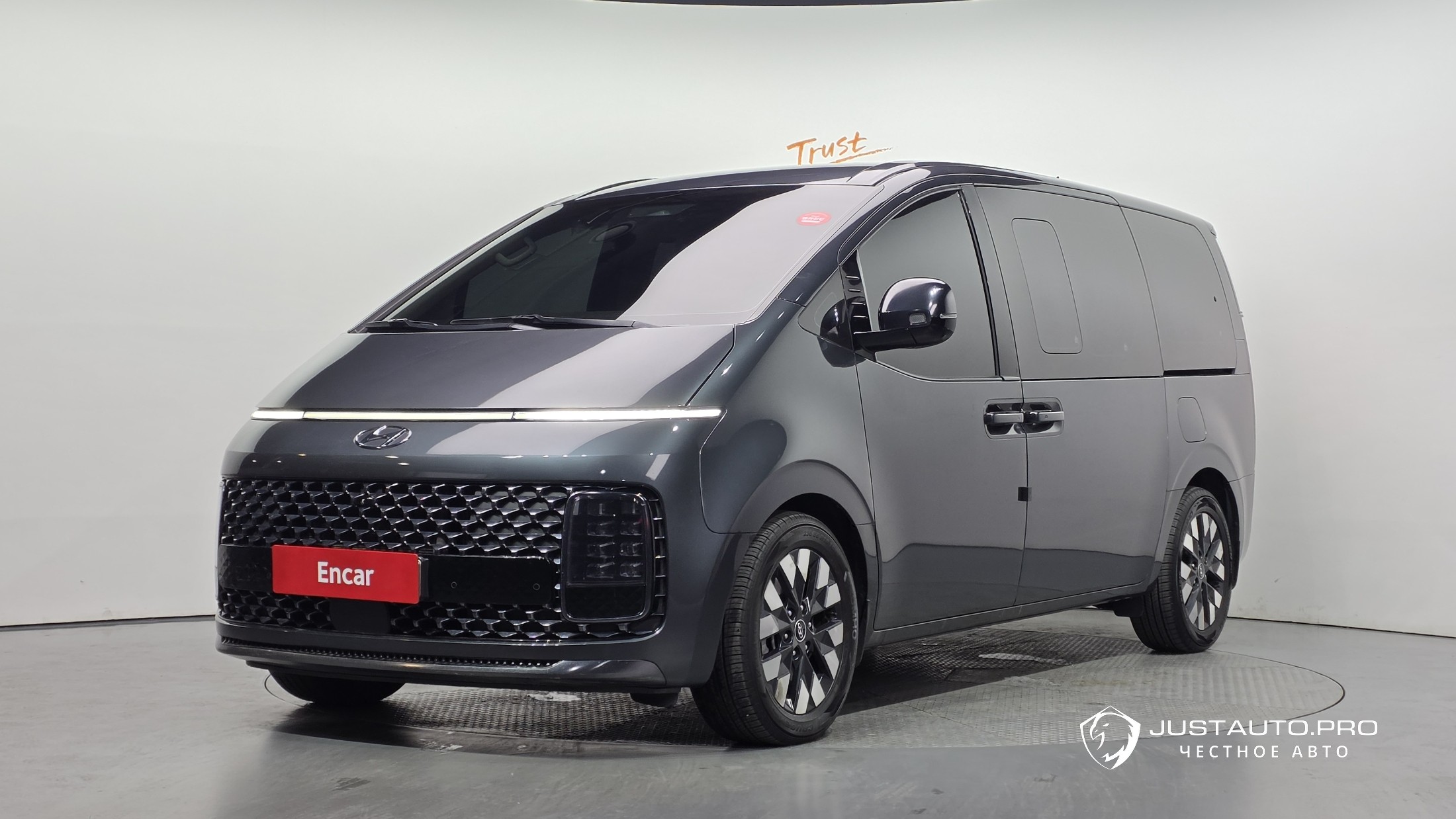 Автомобиль Hyundai Staria