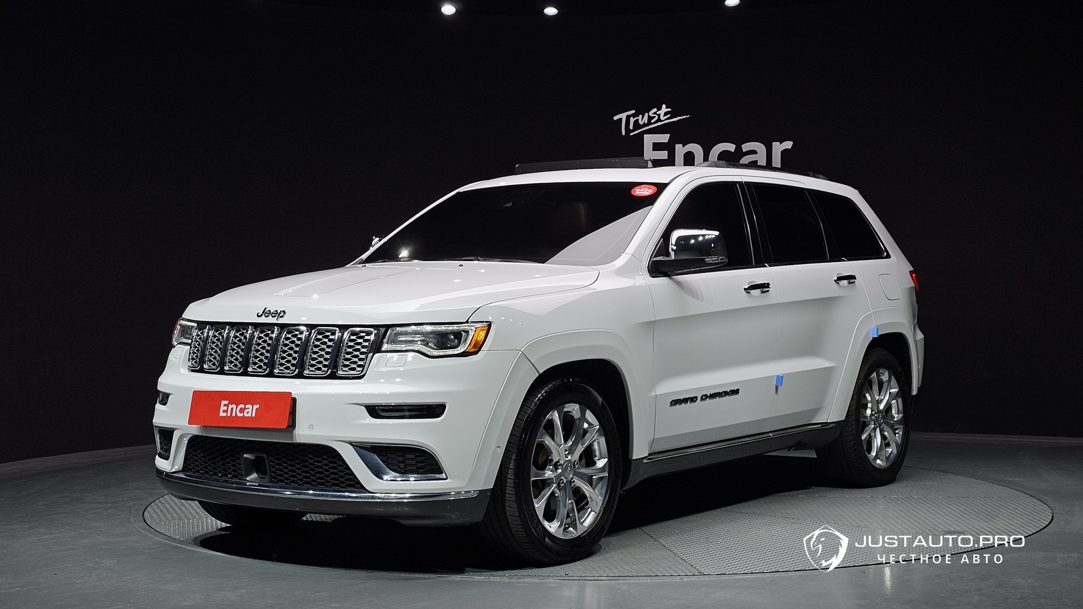 Автомобиль Jeep Cherokee
