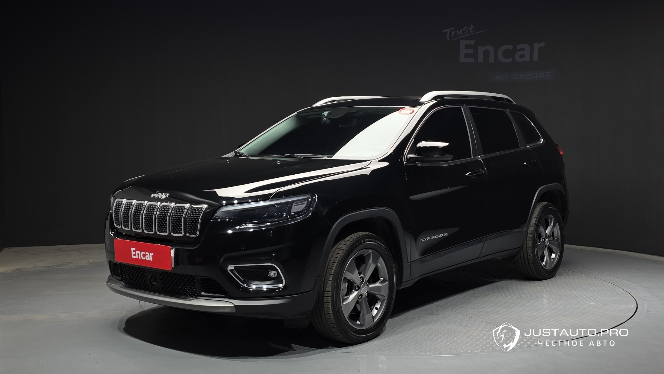 Автомобиль Jeep Cherokee