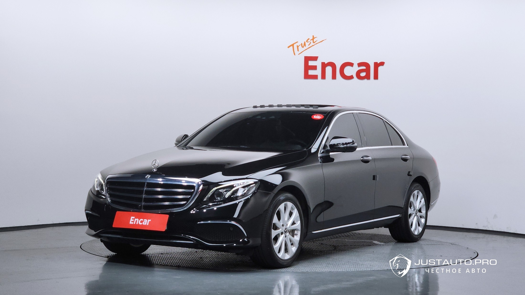 Автомобиль Mercedes-Benz E-Class