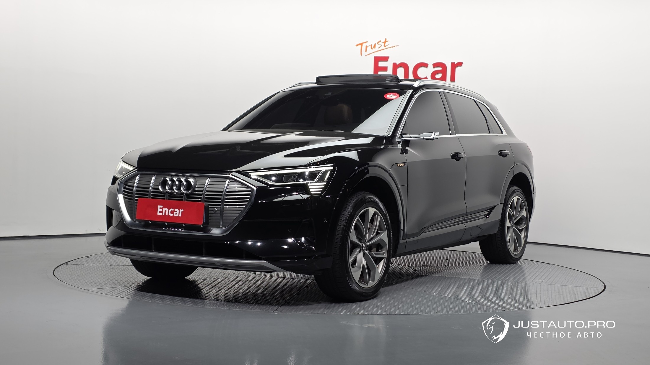 Автомобиль Audi e-tron