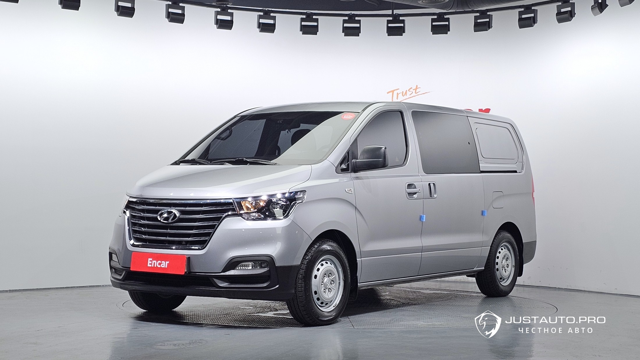 Автомобиль Hyundai Starex