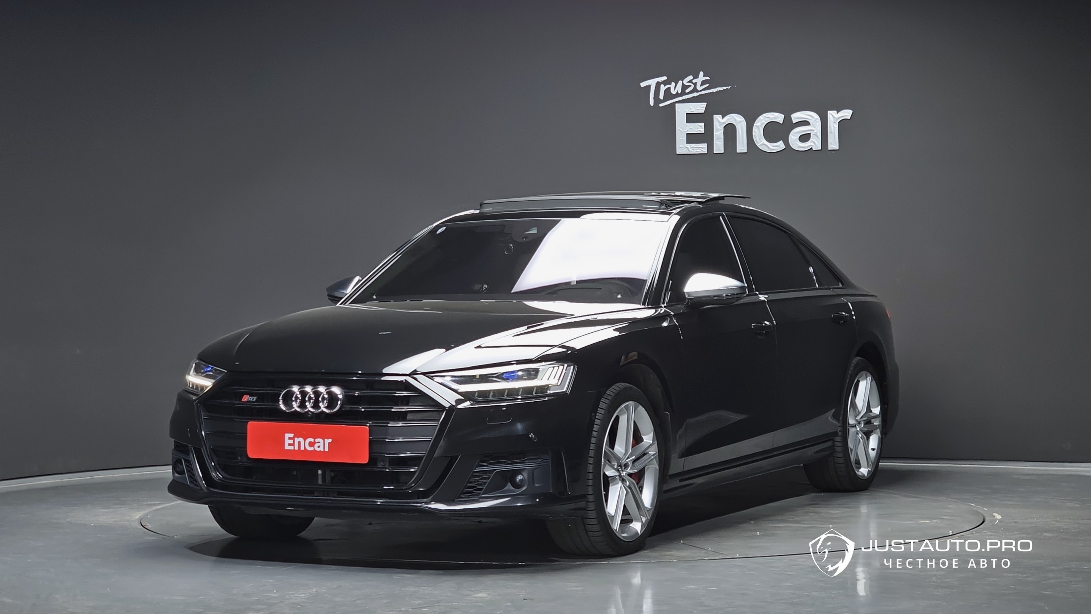 Автомобиль Audi S8