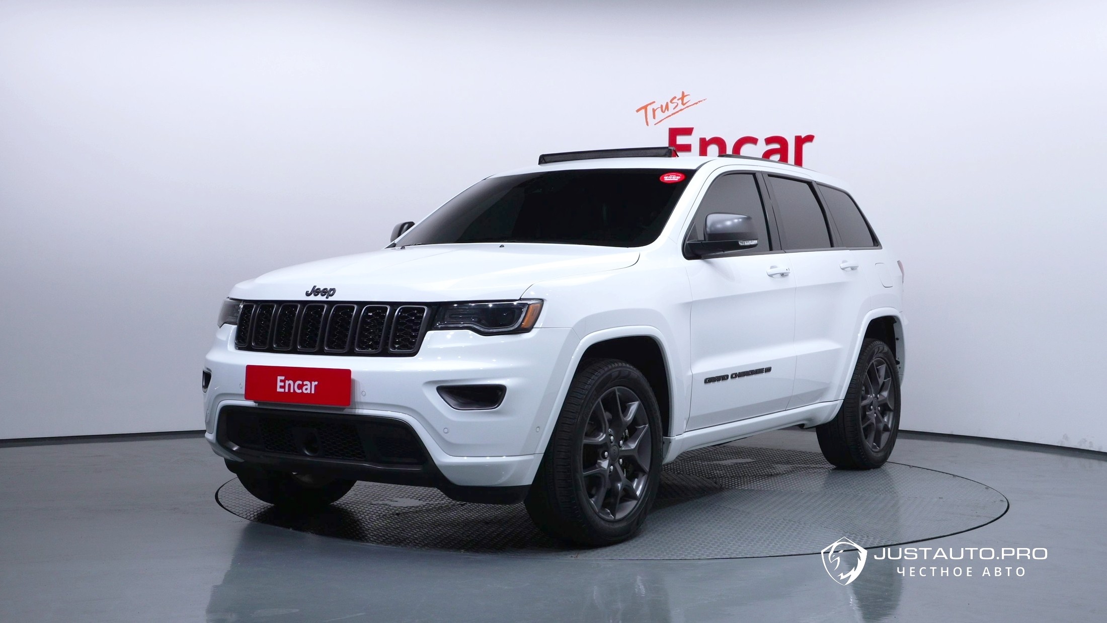 Автомобиль Jeep Cherokee