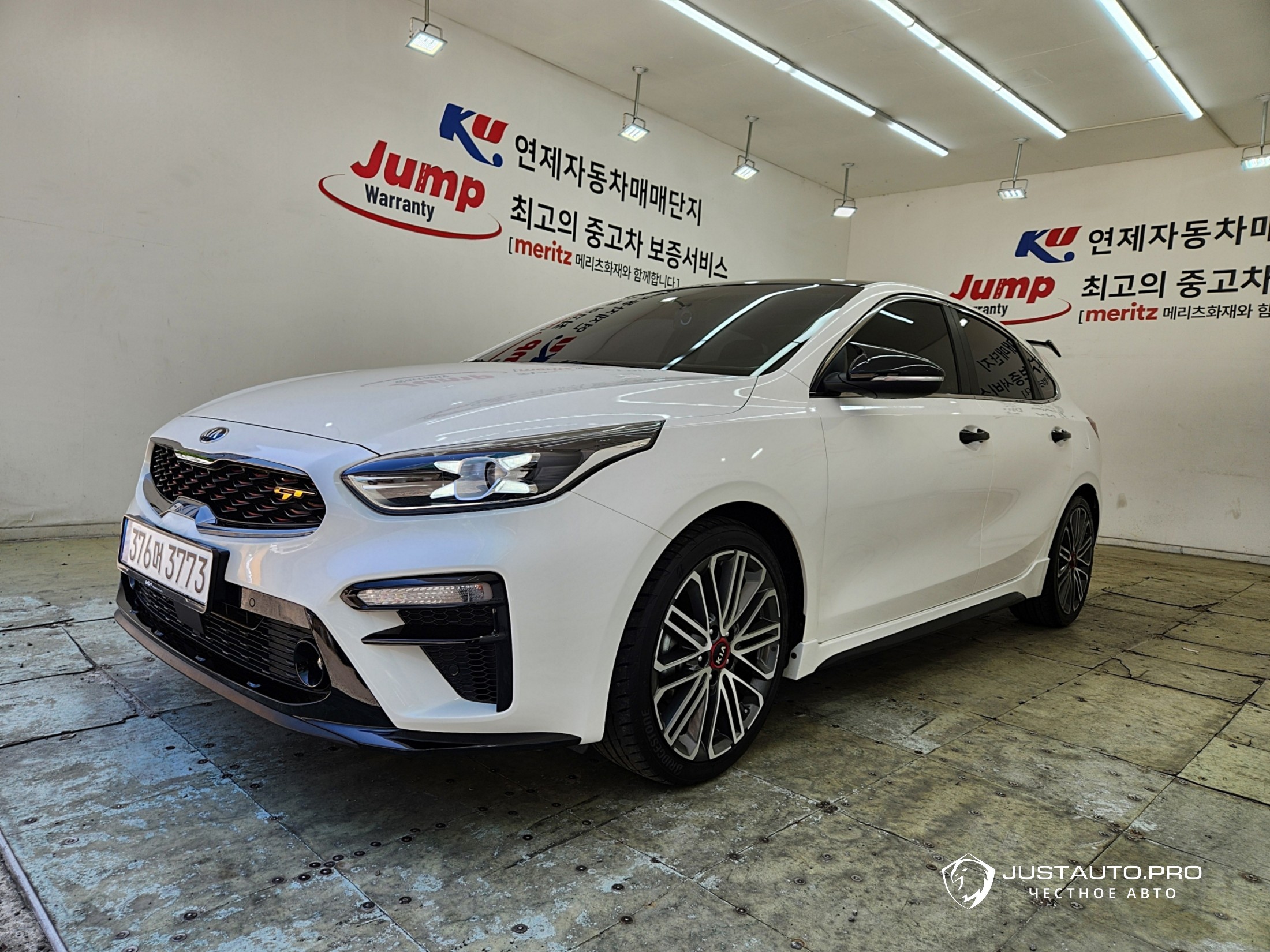 Автомобиль Kia K3