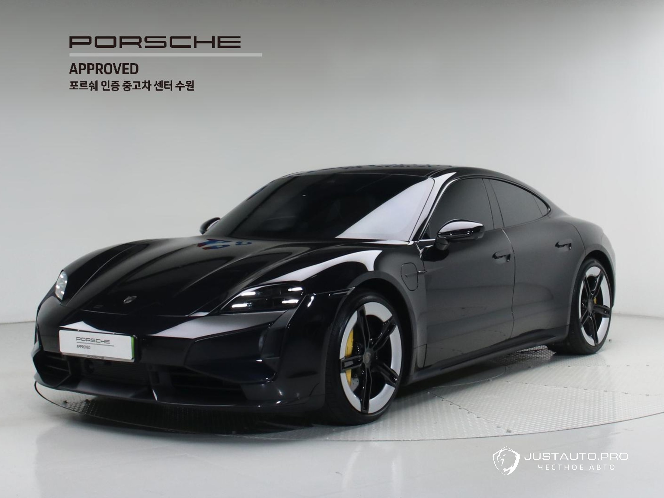 Автомобиль Porsche Taycan