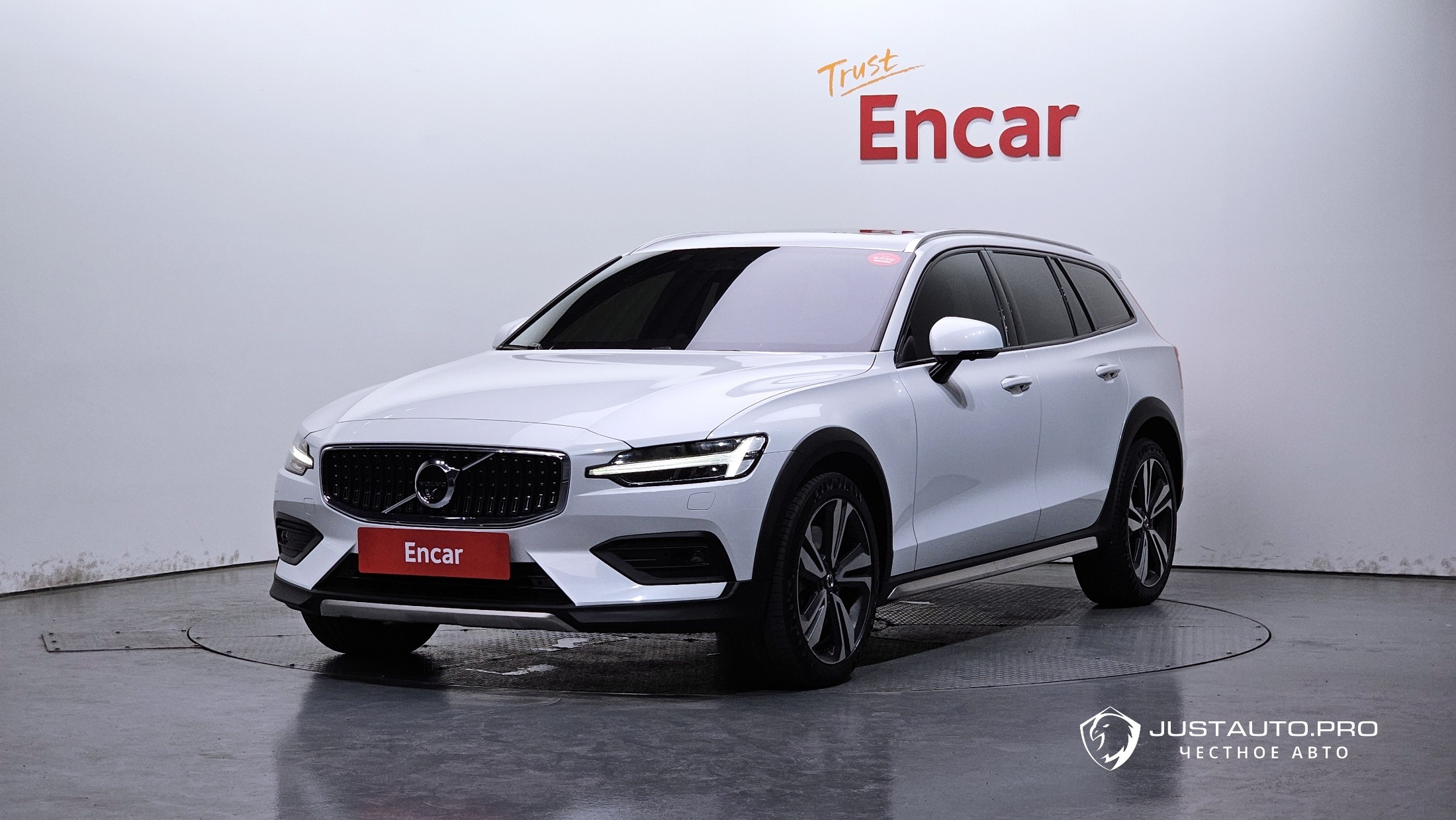 Автомобиль Volvo V60
