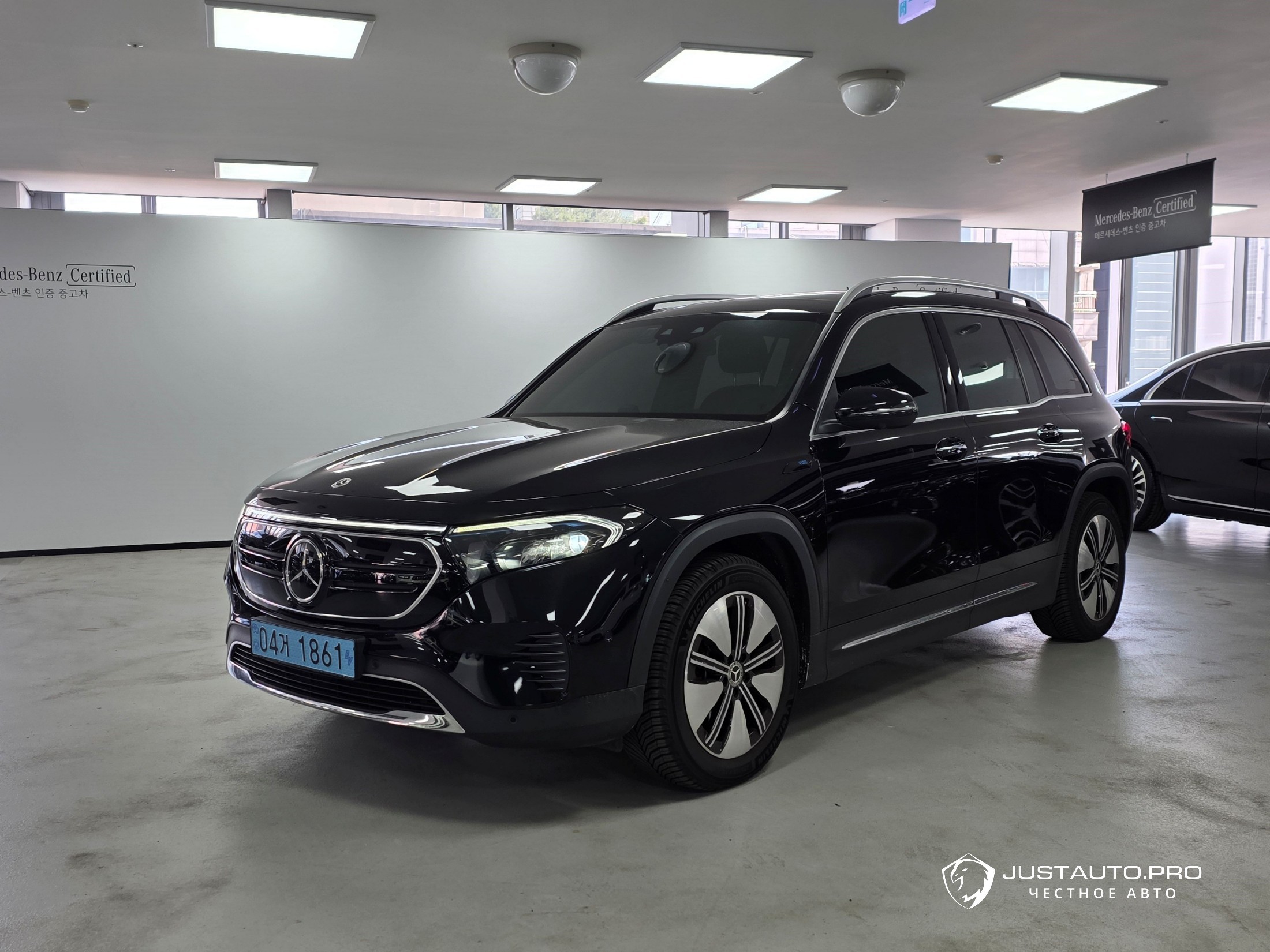 Автомобиль Mercedes-Benz EQB