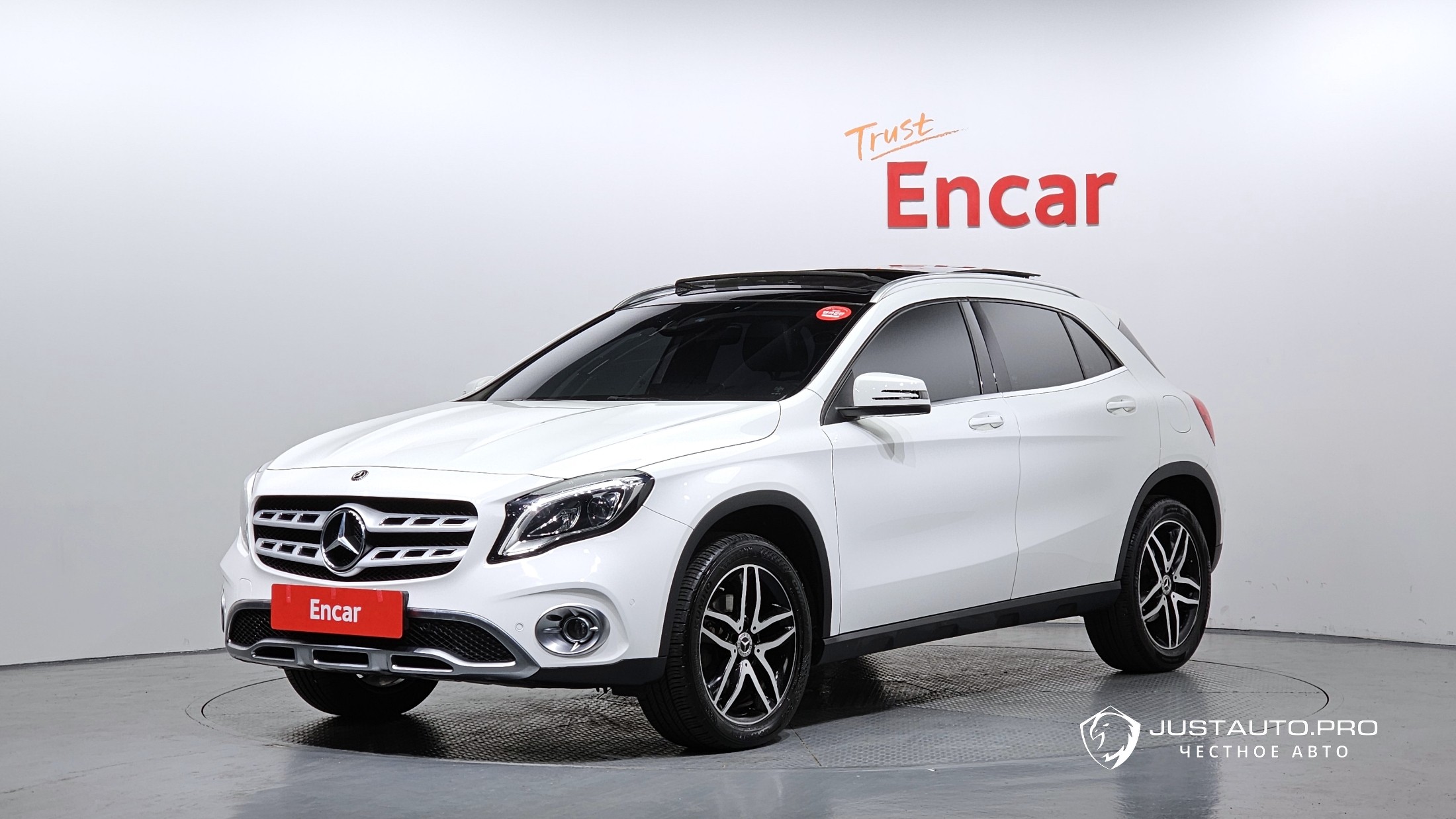 Автомобиль Mercedes-Benz GLA-Class