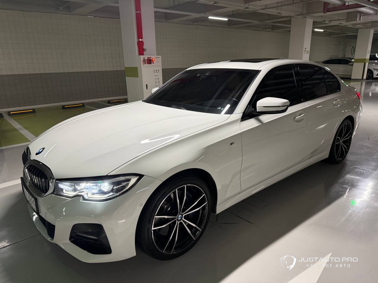 Автомобиль BMW 3-Series