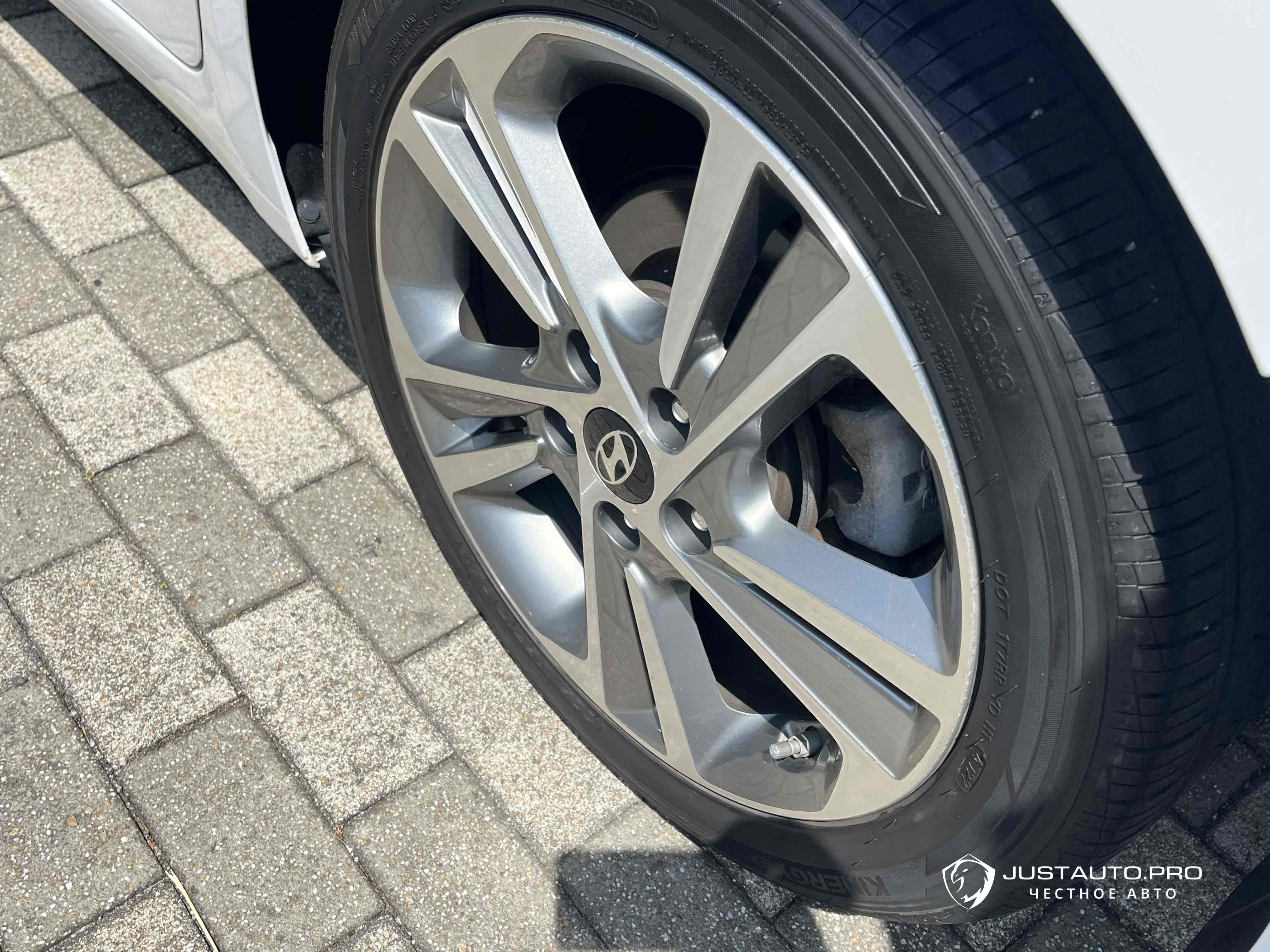 Автомобиль Hyundai AVANTE