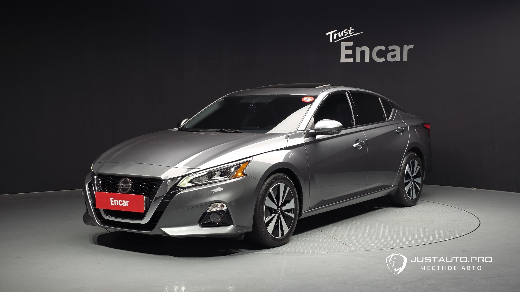 Автомобиль Nissan Altima