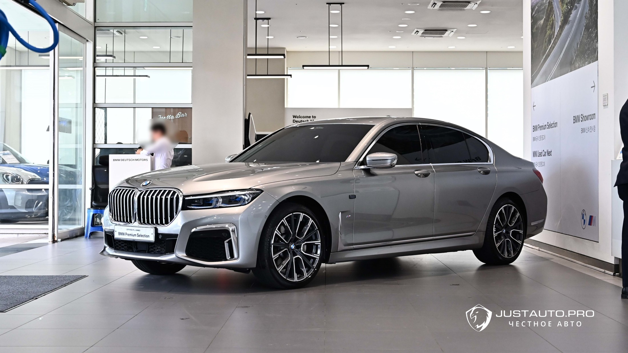 Автомобиль BMW 7-Series