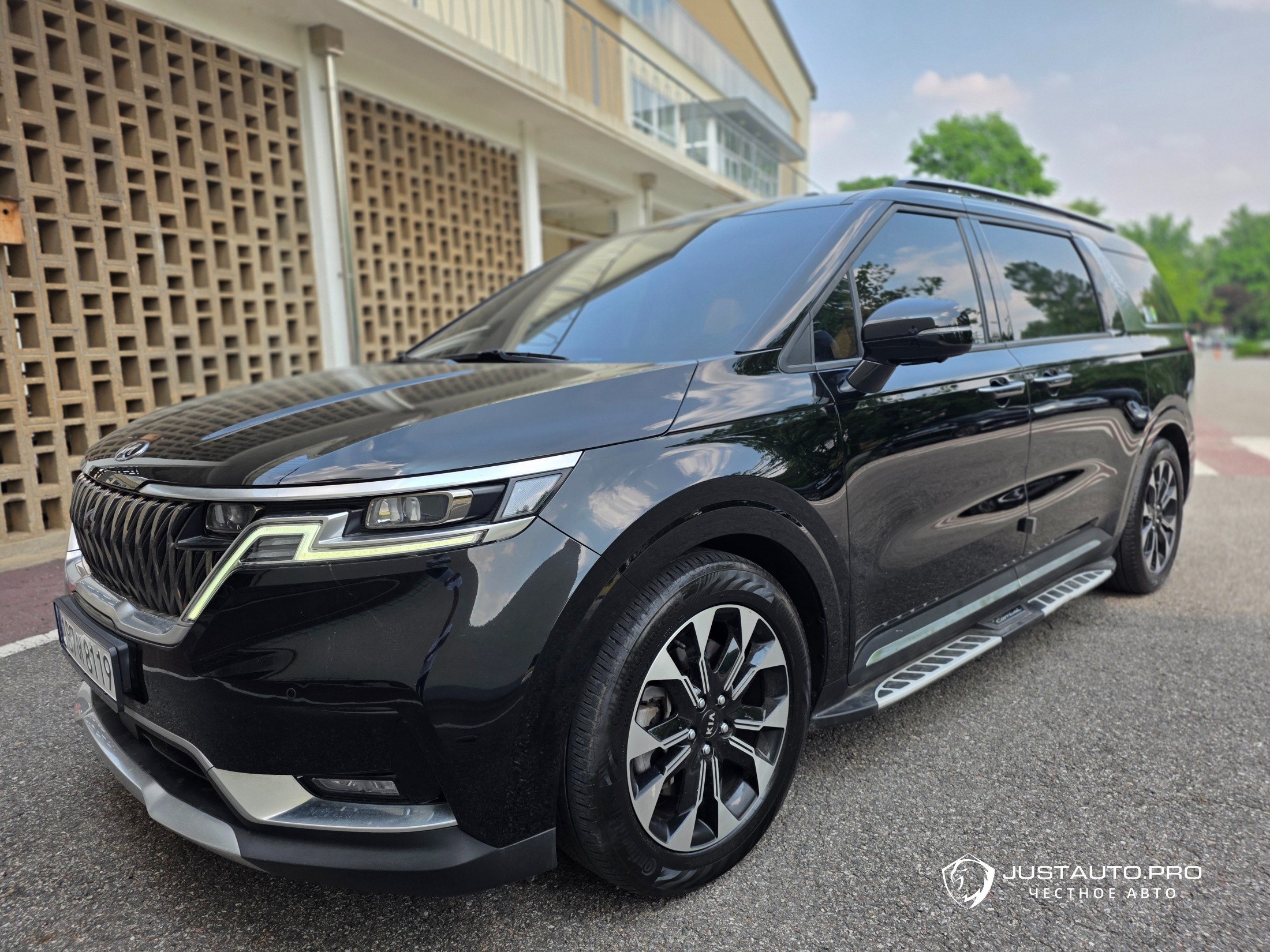 Автомобиль Kia Canival