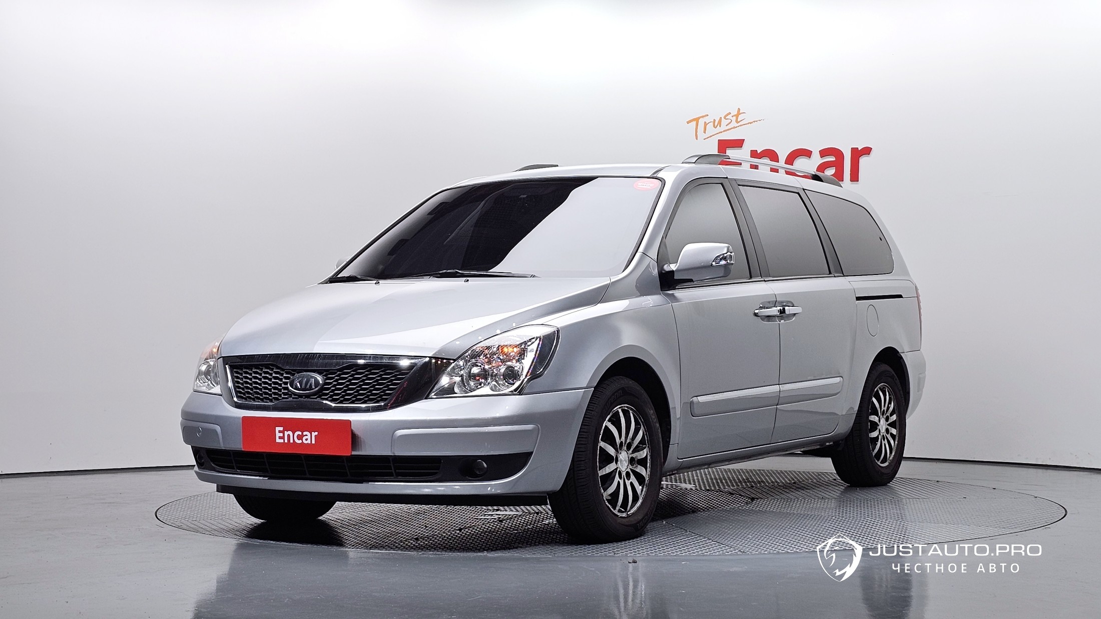 Автомобиль Kia Canival