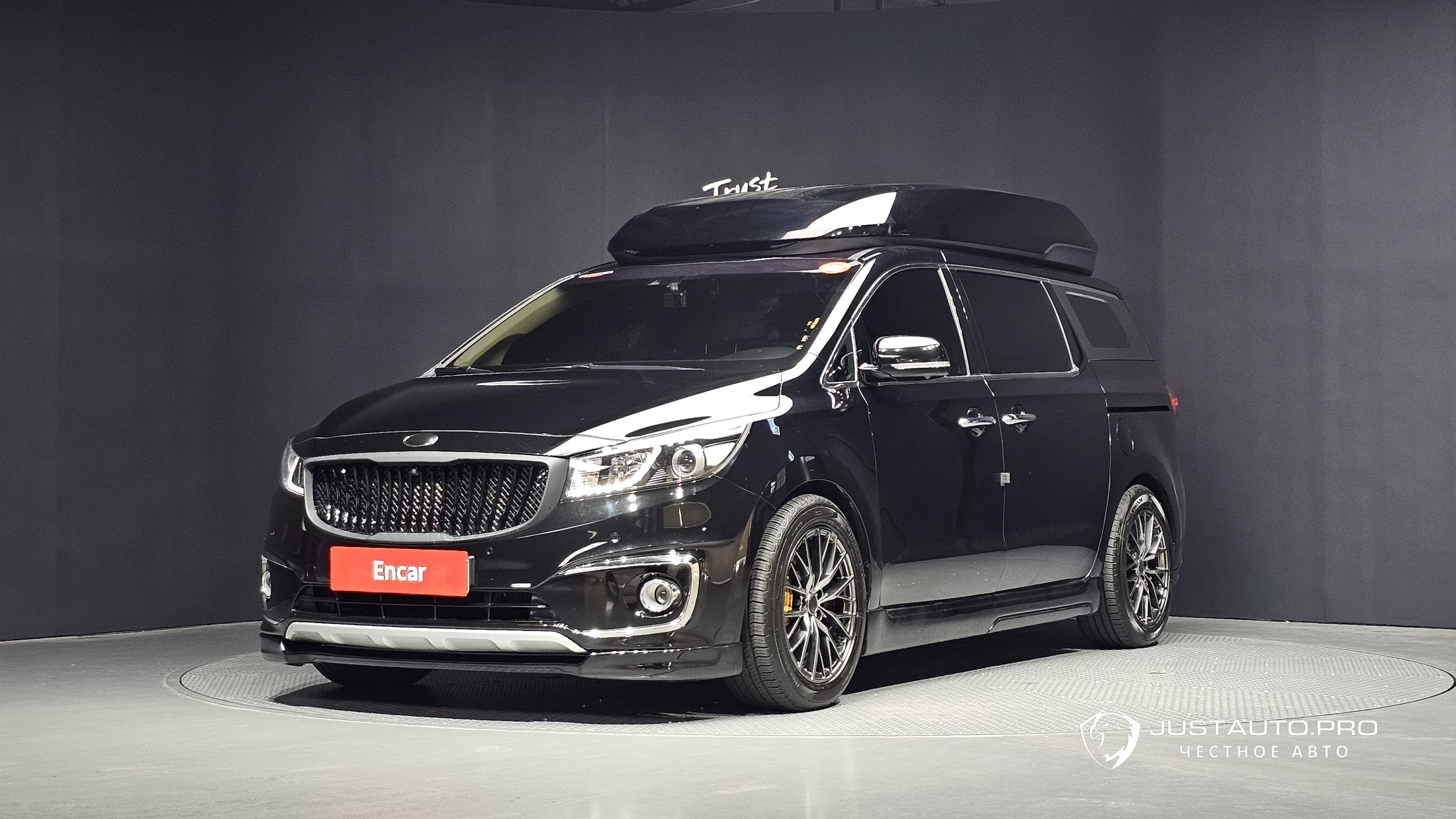 Автомобиль Kia Canival