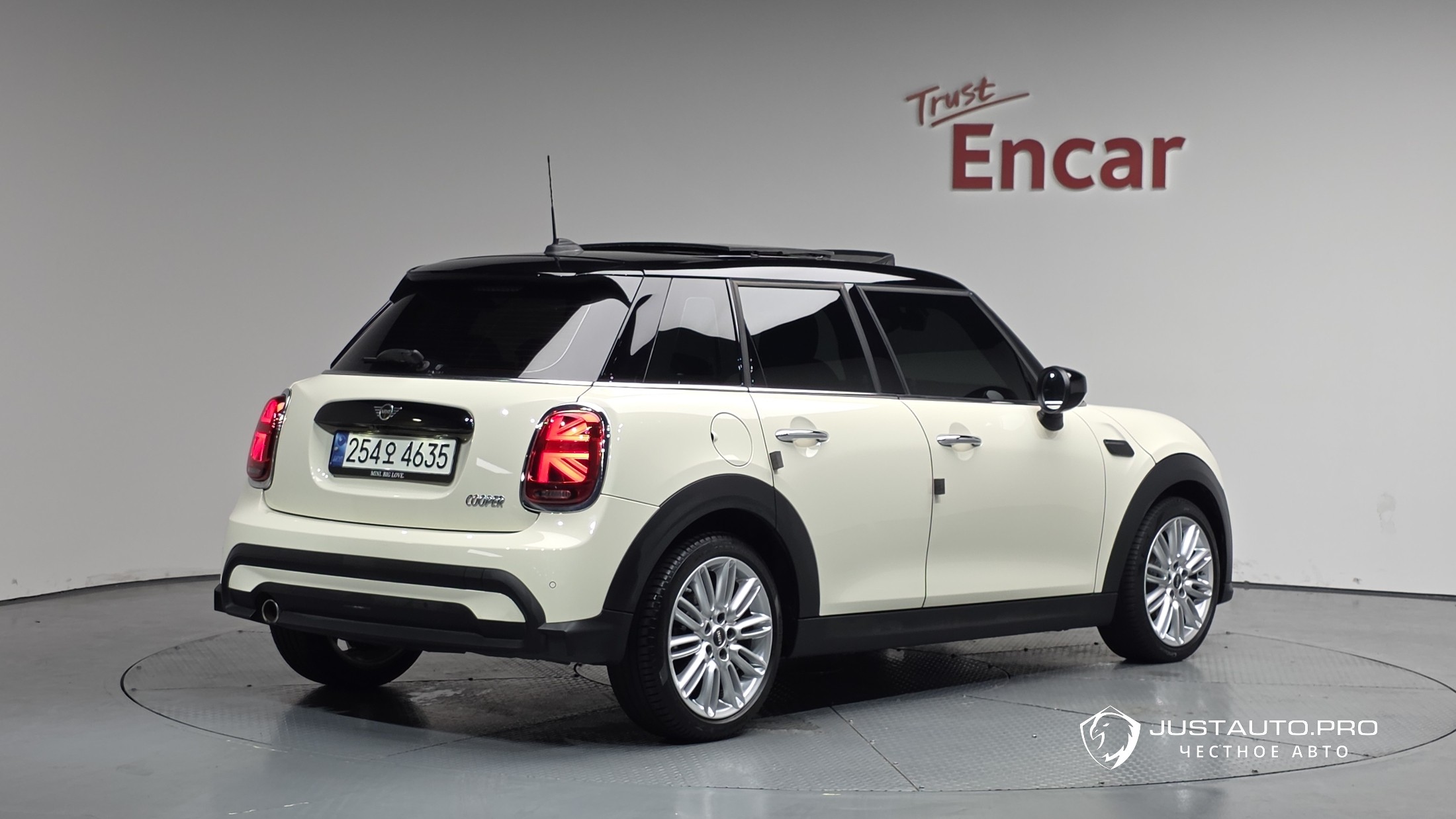 Автомобиль Mini Cooper