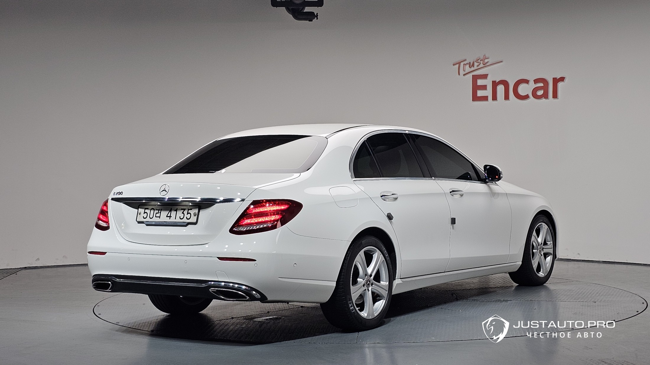 Автомобиль Mercedes-Benz E-Class