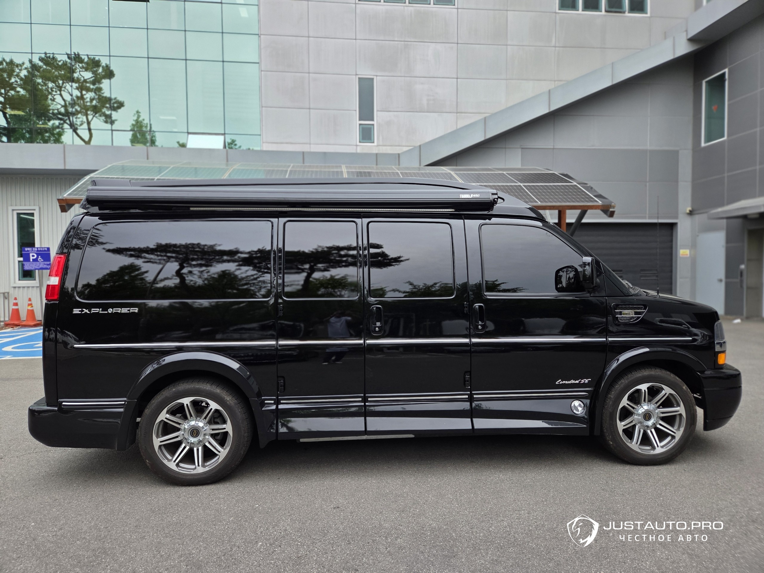 Автомобиль Chevrolet Express Van