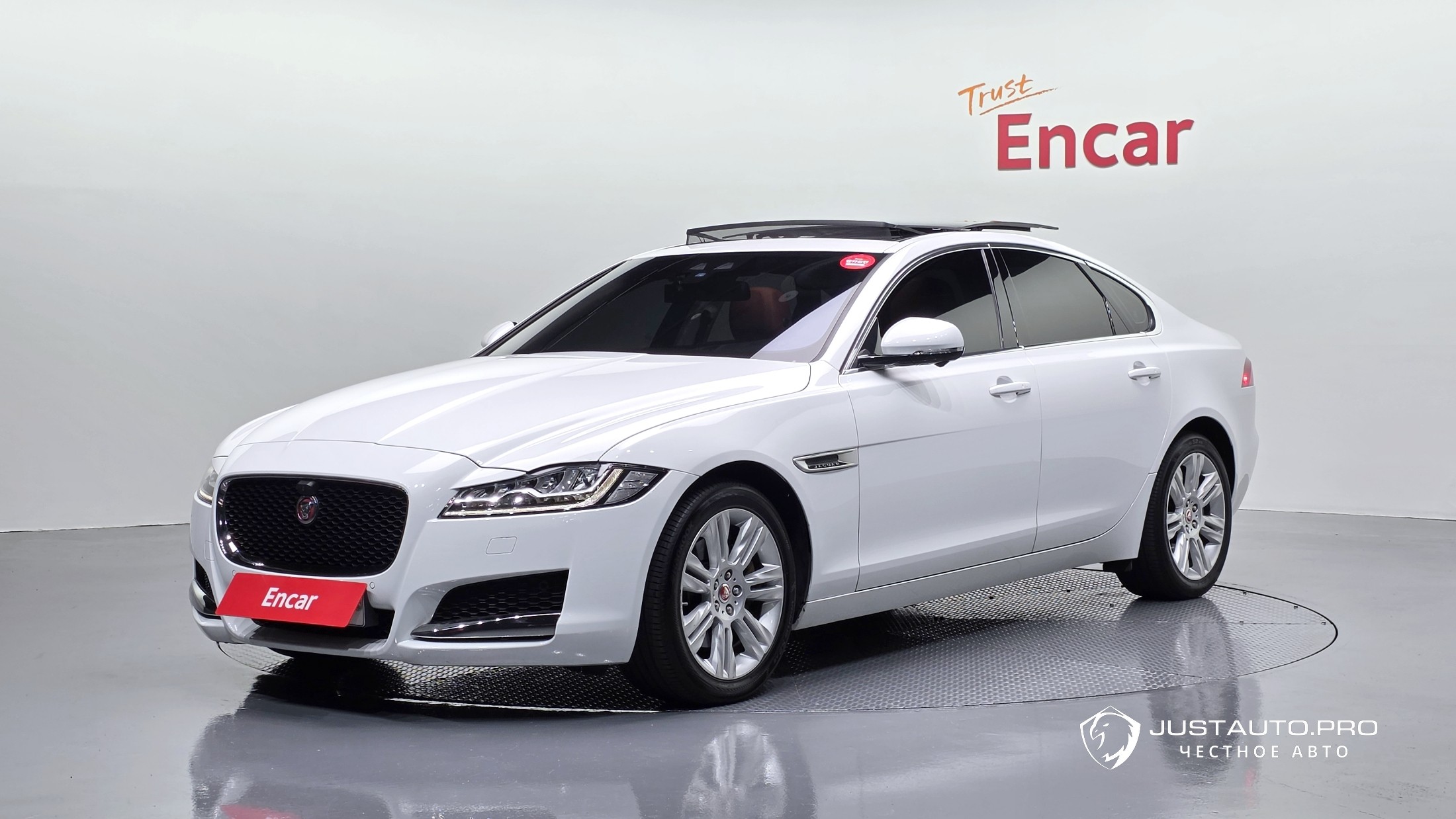 Автомобиль Jaguar XF