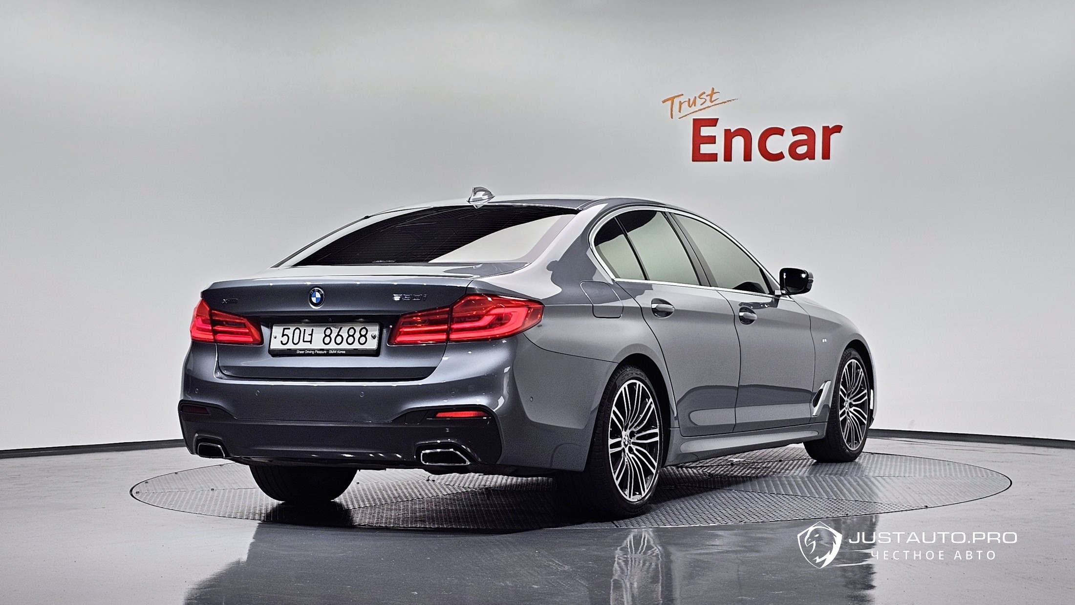 Автомобиль BMW 5-Series