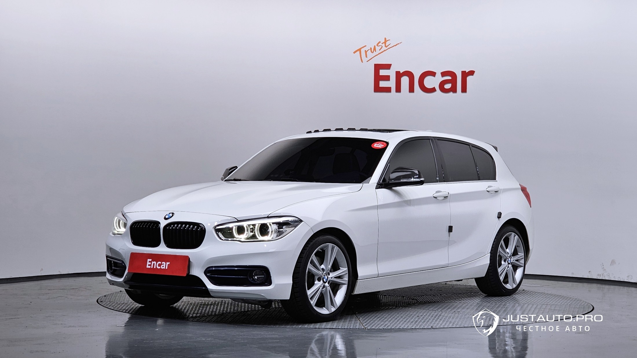 Автомобиль BMW 1-Series