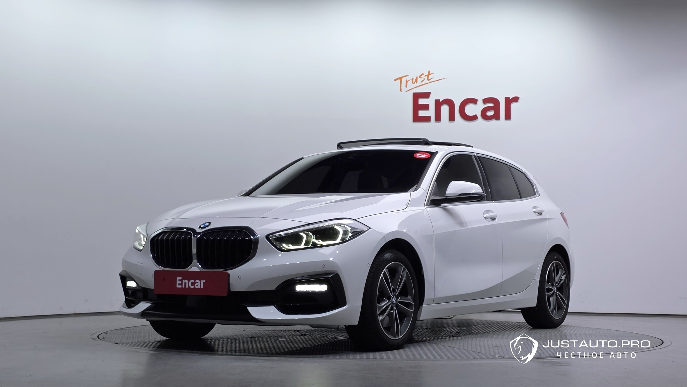 Автомобиль BMW 1-Series