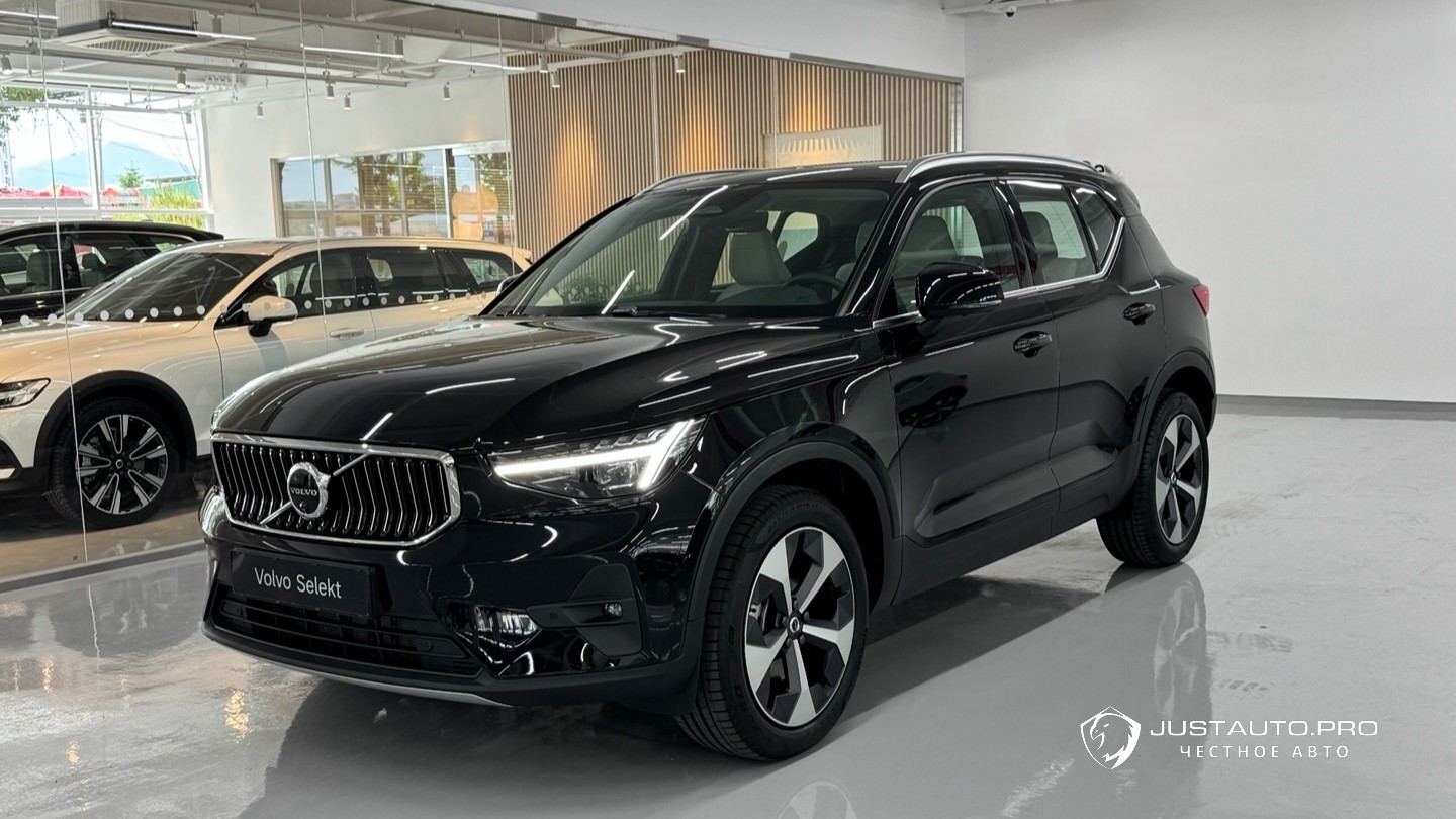 Автомобиль Volvo XC40