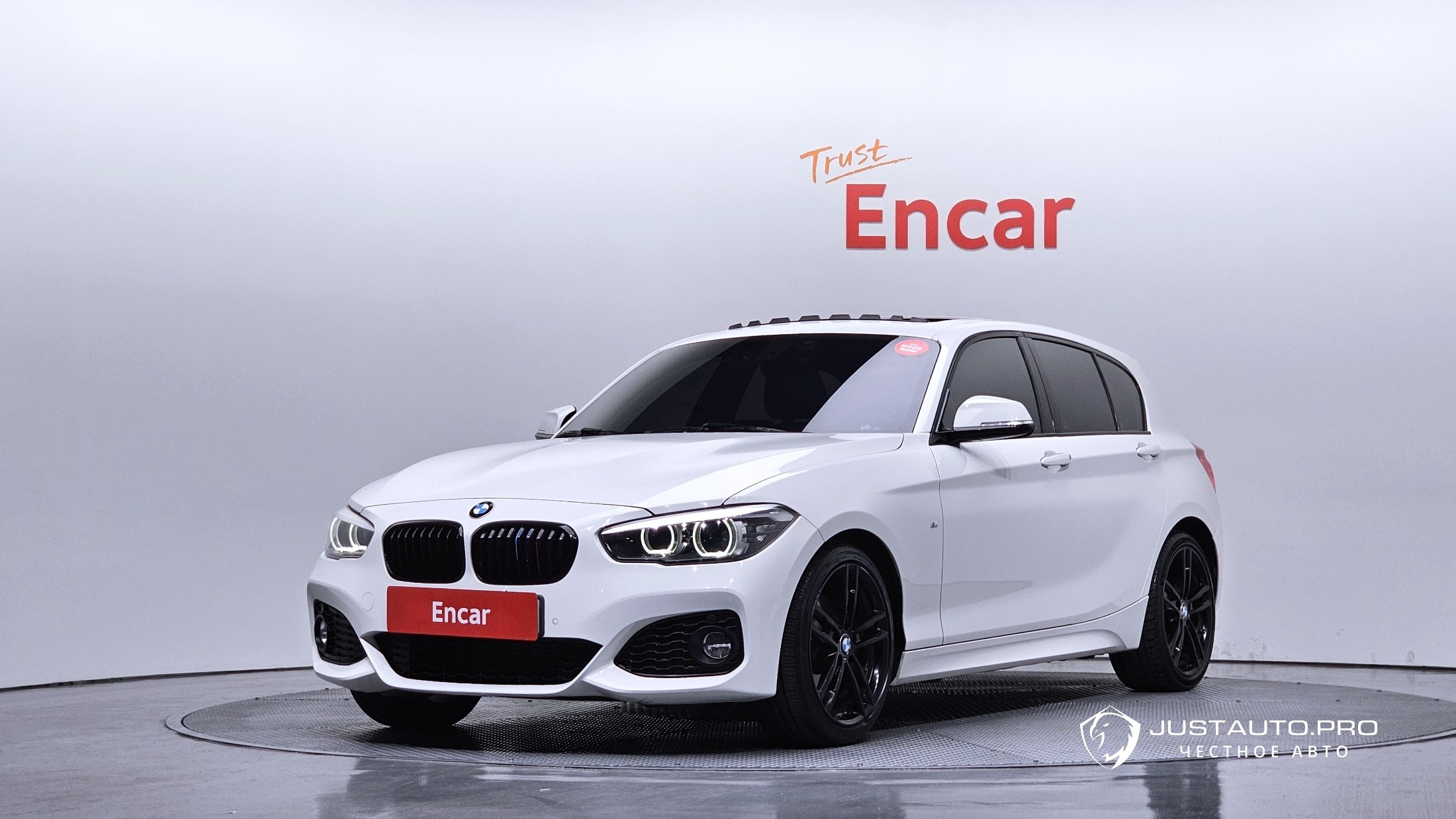 Автомобиль BMW 1-Series