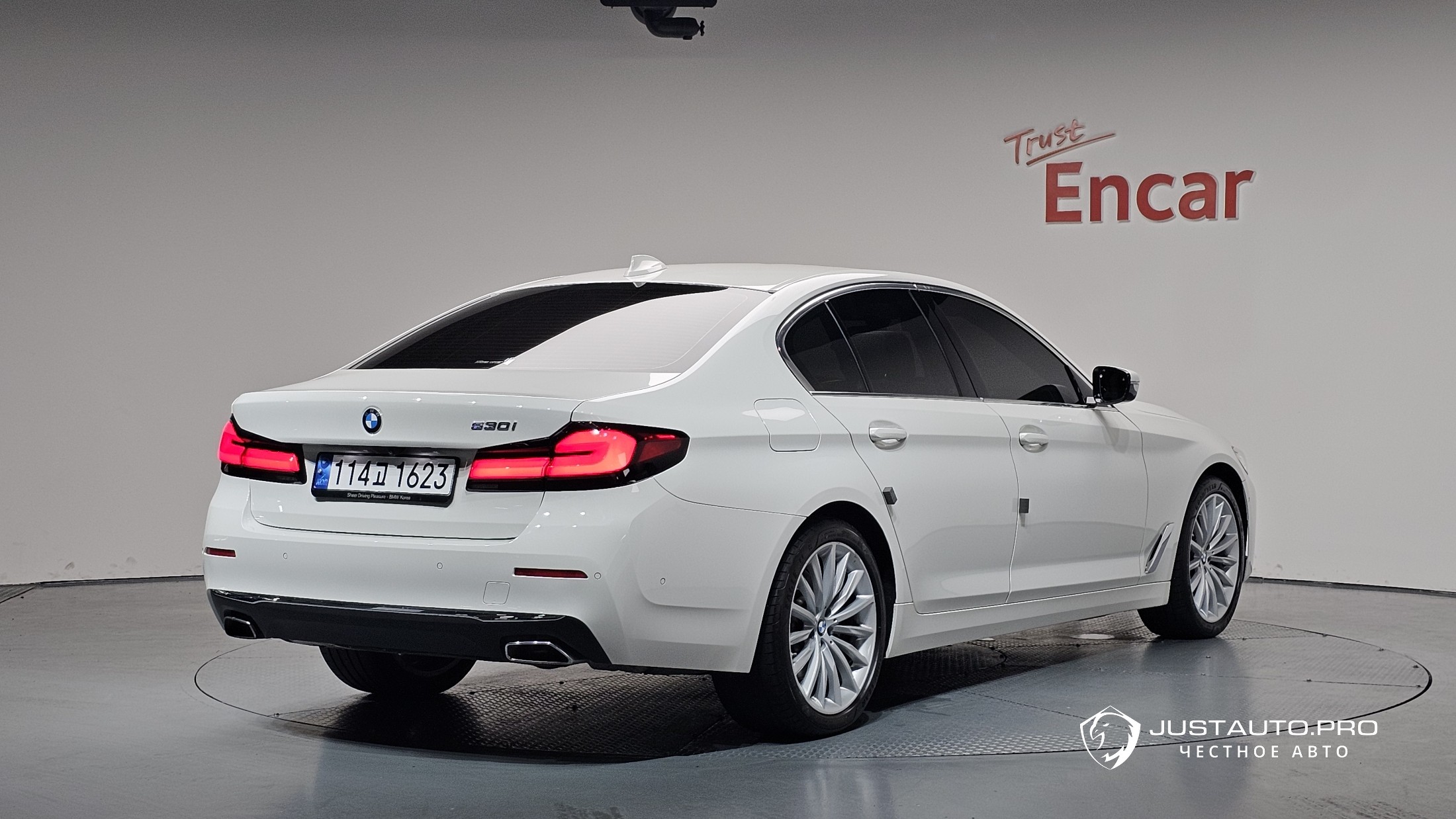 Автомобиль BMW 5-Series