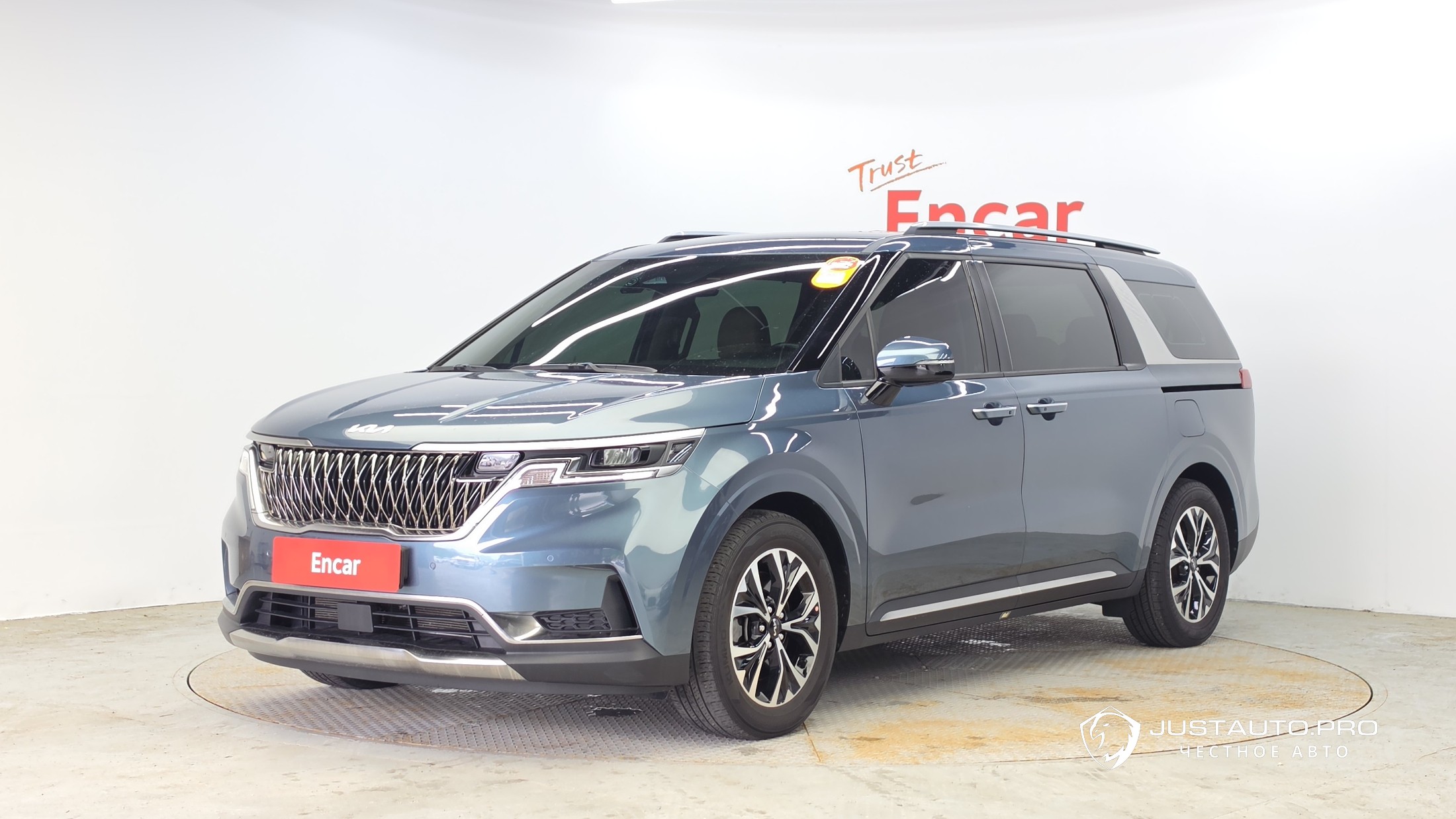 Автомобиль Kia Canival