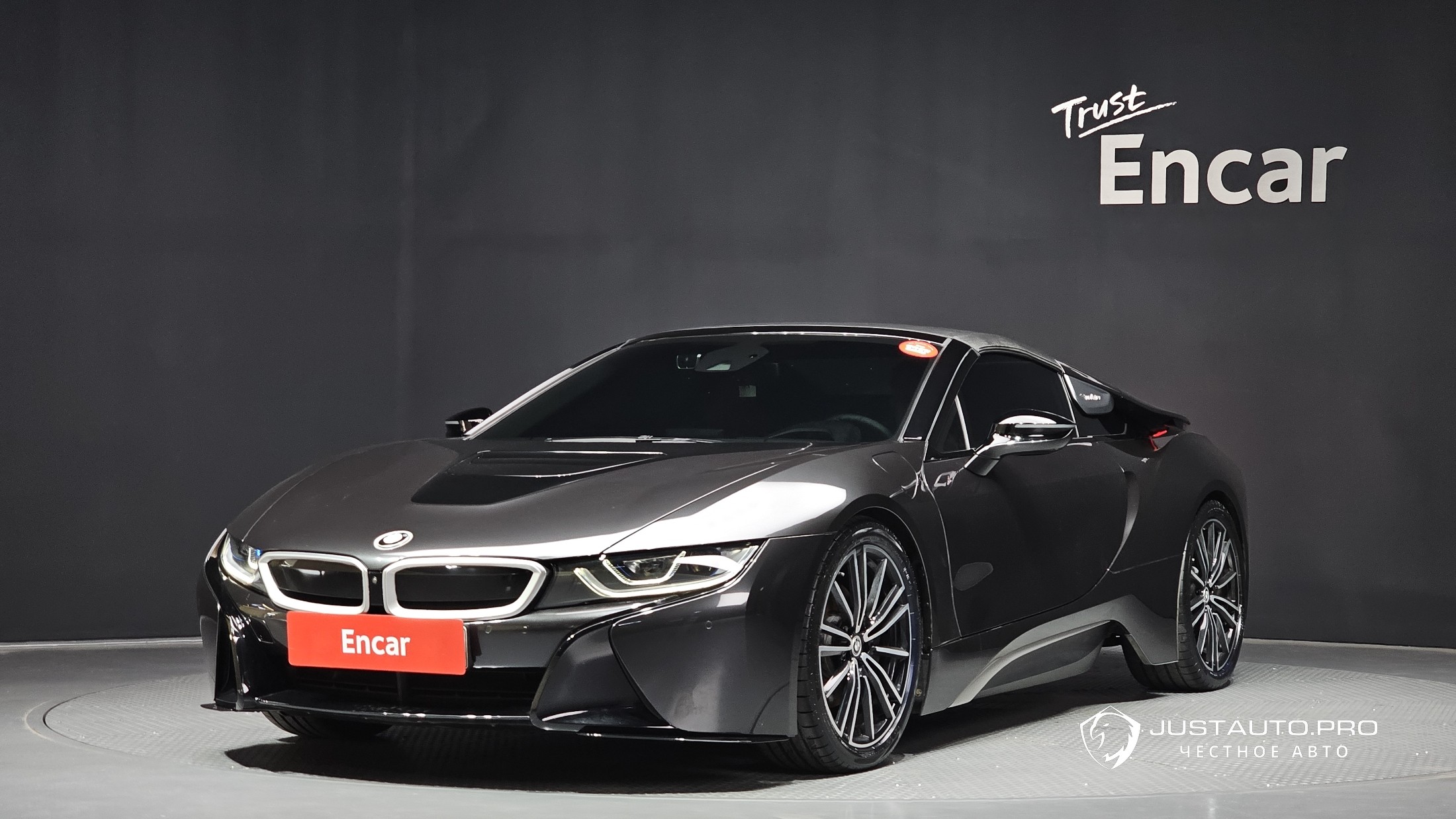 Автомобиль BMW i8