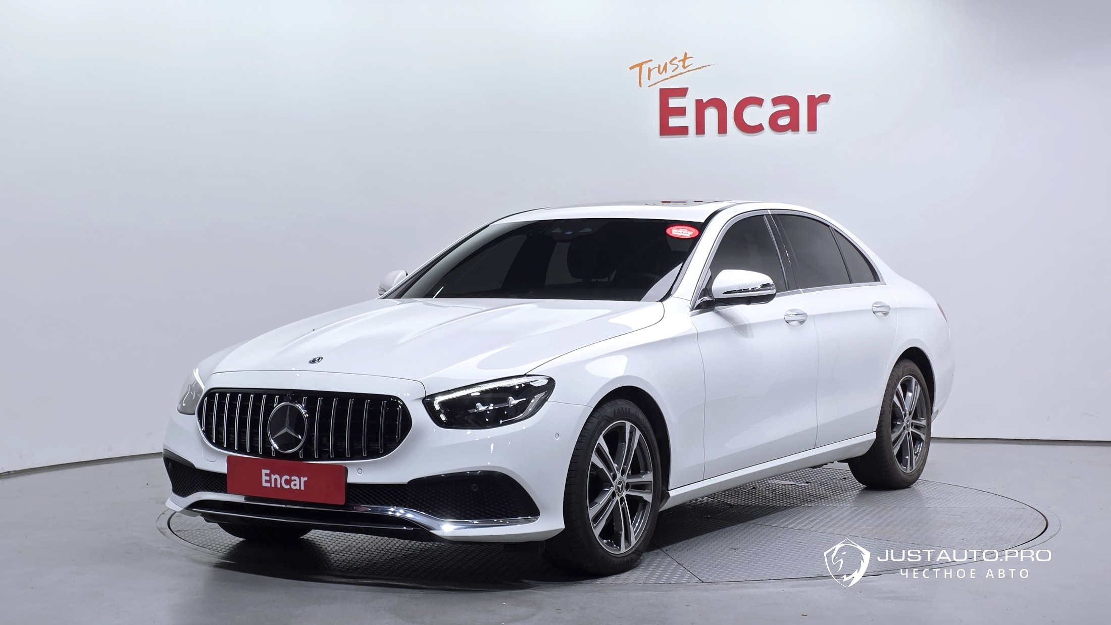 Автомобиль Mercedes-Benz E-Class