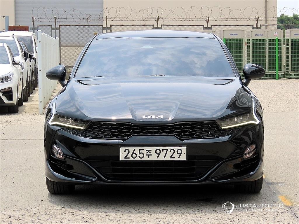 Автомобиль Kia K5