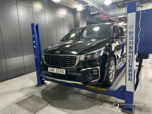 Автомобиль Kia Canival