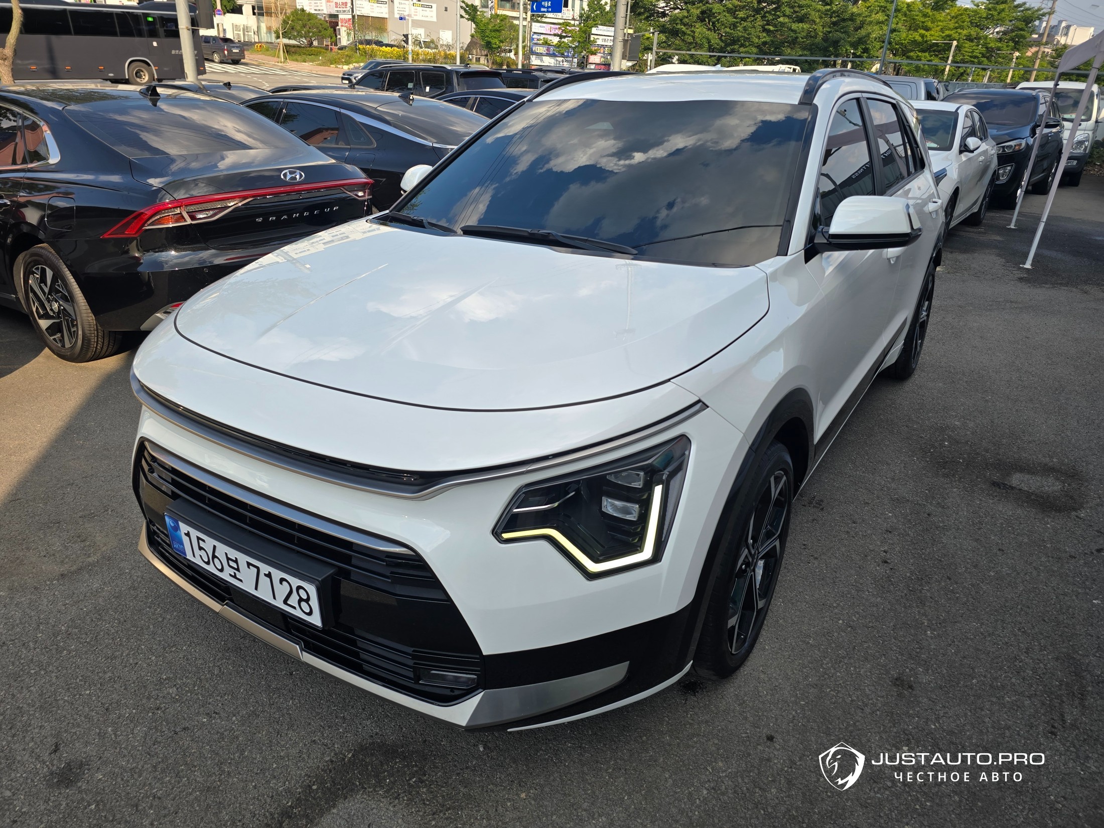 Автомобиль Kia Niro