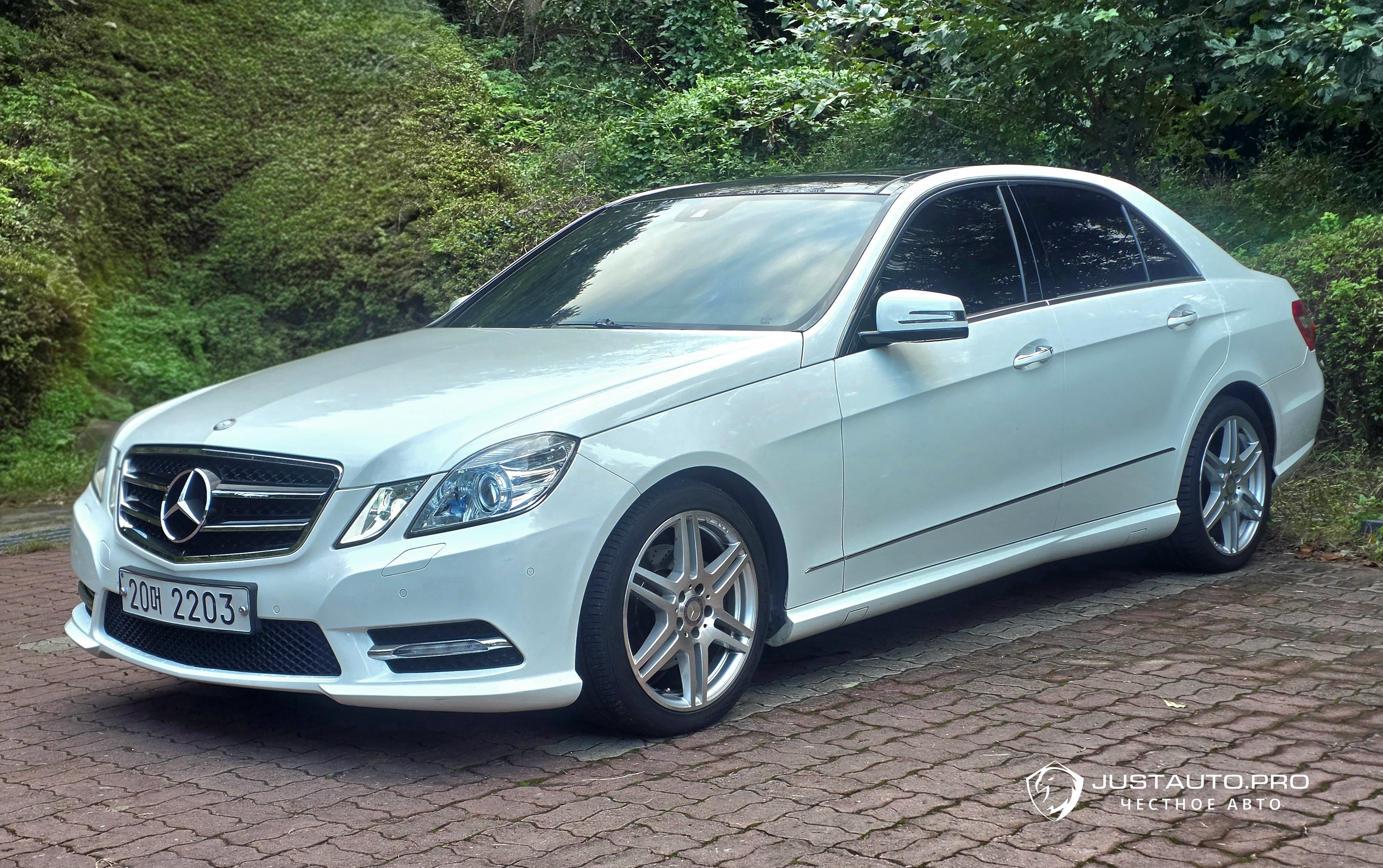 Автомобиль Mercedes-Benz E-Class