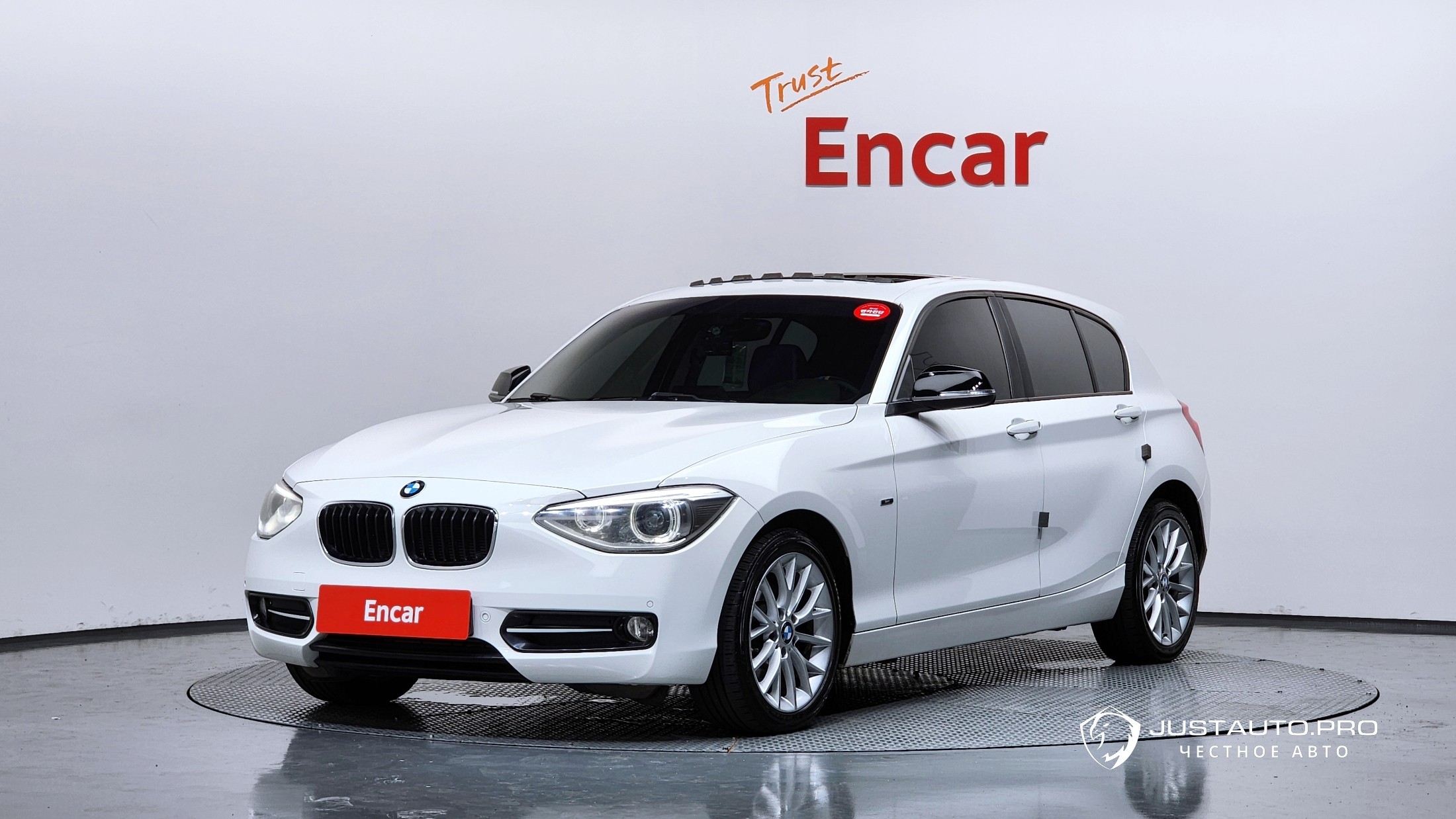 Автомобиль BMW 1-Series