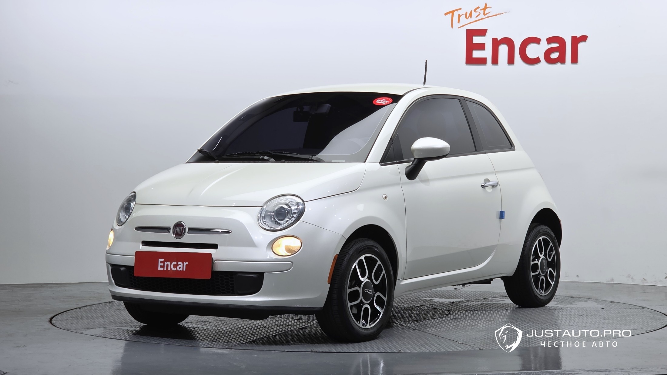 Автомобиль Fiat 500