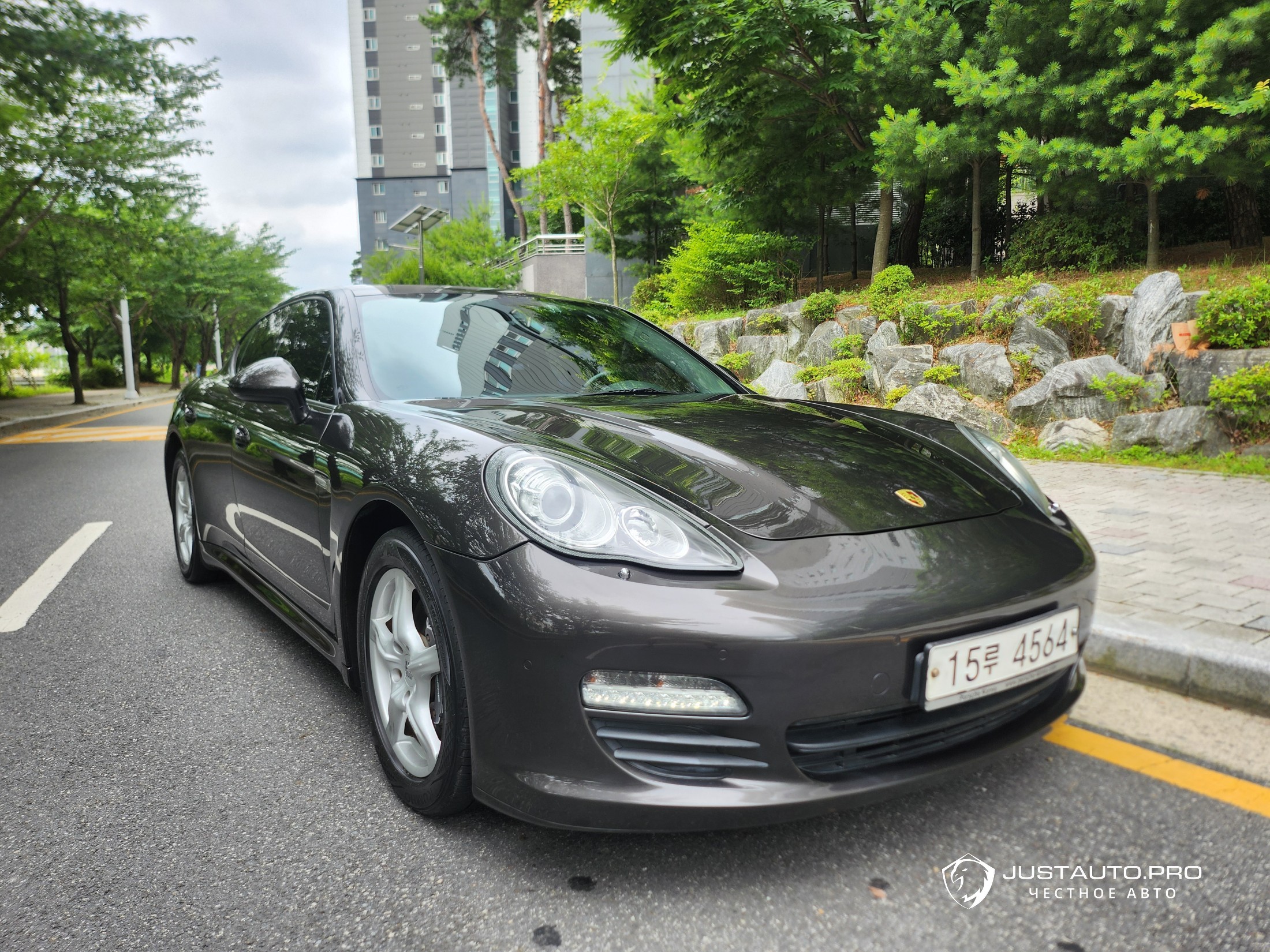 Автомобиль Porsche Panamera